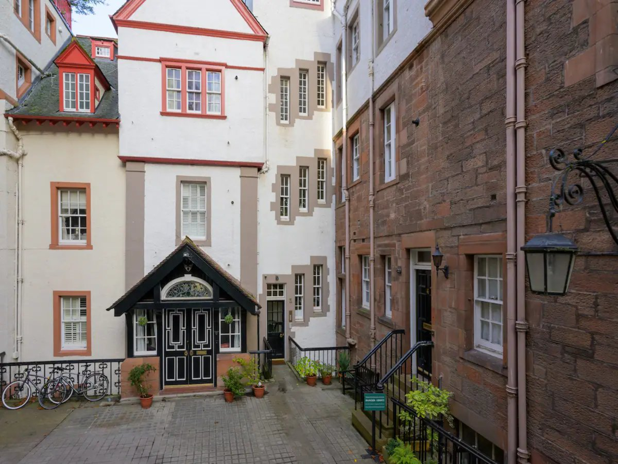 Historic Ramsay Garden Apt With Balcony Views - Pass the Keys in 5/4 Ramsay Gardens, EH1 2NA EH1 2NA - Property image 64 - VivreStays