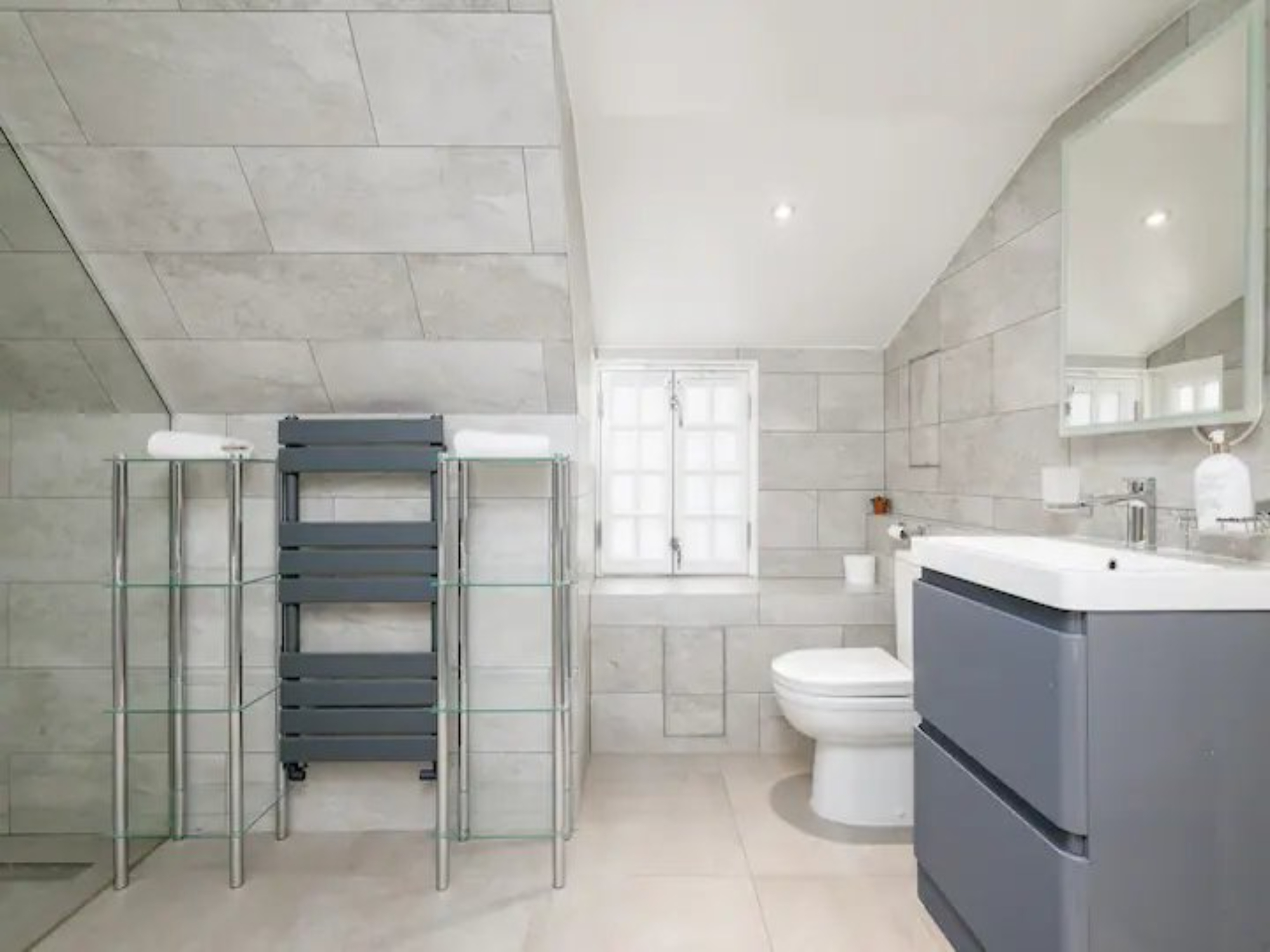 Historic Ramsay Garden Apt With Balcony Views - Pass the Keys in 5/4 Ramsay Gardens, EH1 2NA EH1 2NA - Property image 81 - VivreStays