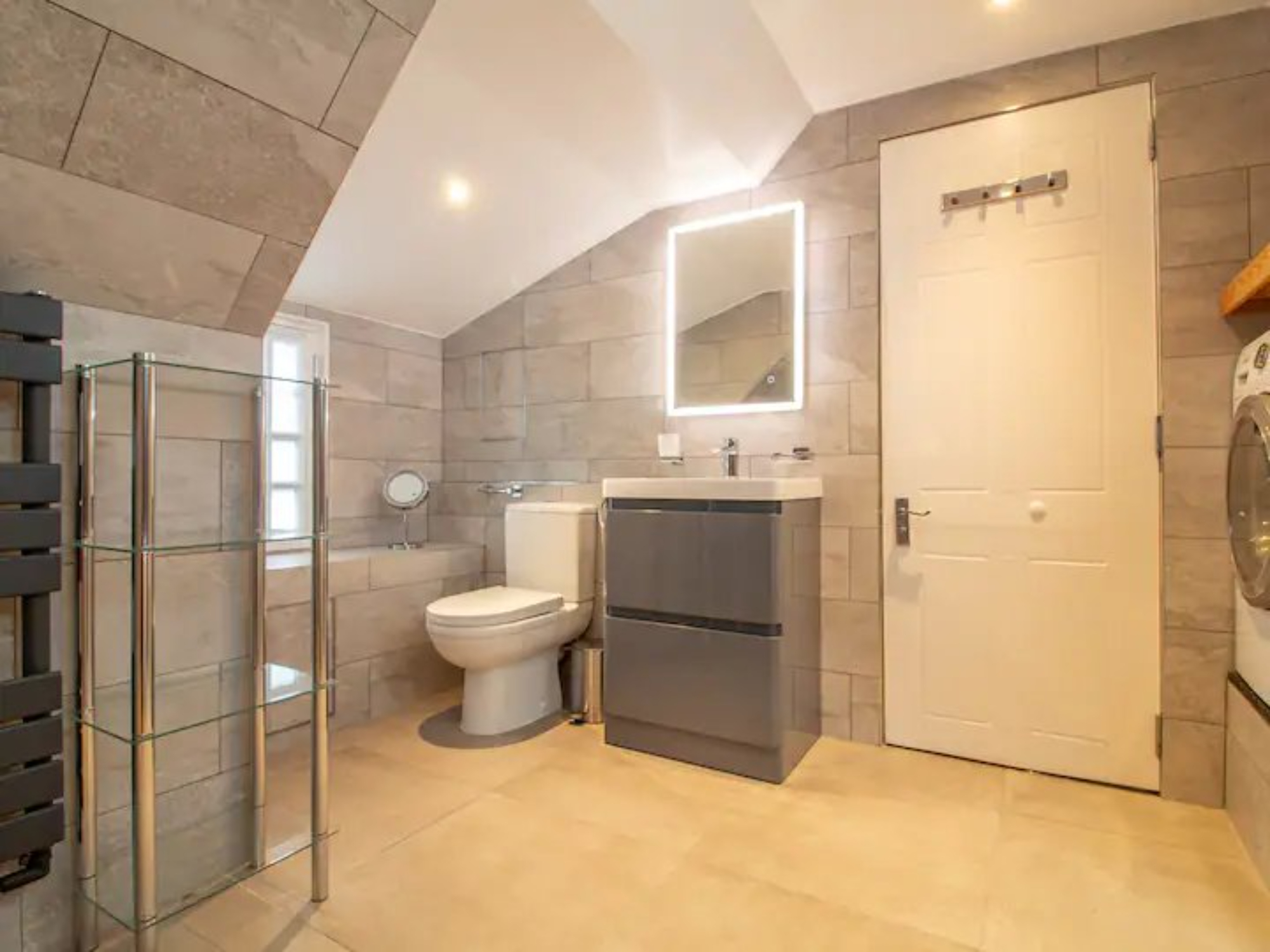 Historic Ramsay Garden Apt With Balcony Views - Pass the Keys in 5/4 Ramsay Gardens, EH1 2NA EH1 2NA - Property image 72 - VivreStays