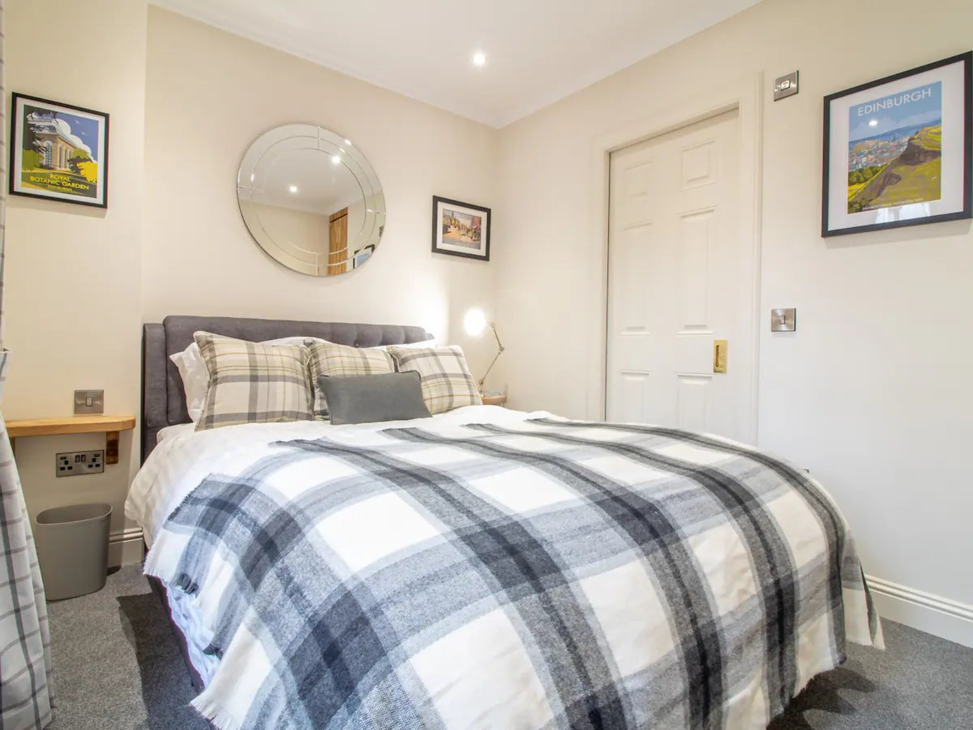 Historic Ramsay Garden Apt With Balcony Views - Pass the Keys in 5/4 Ramsay Gardens, EH1 2NA EH1 2NA - Property image 16 - VivreStays