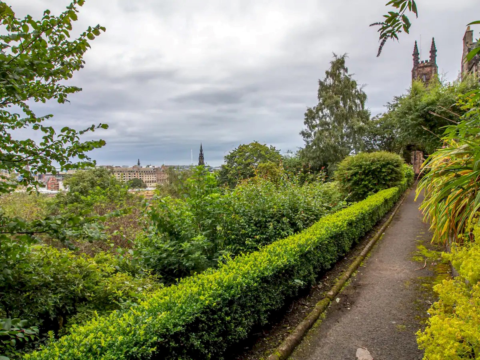 Historic Ramsay Garden Apt With Balcony Views - Pass the Keys in 5/4 Ramsay Gardens, EH1 2NA EH1 2NA - Property image 25 - VivreStays
