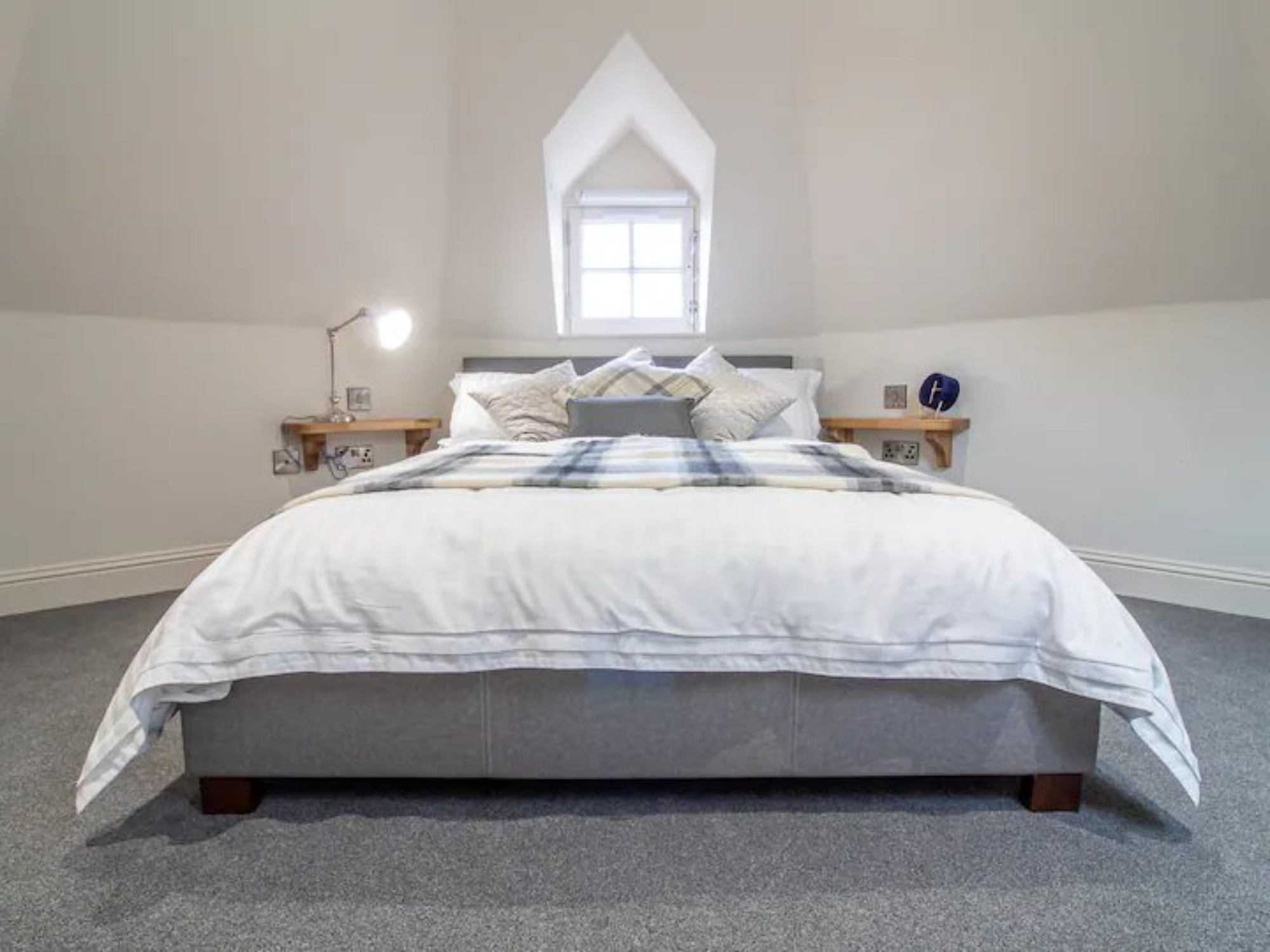 Historic Ramsay Garden Apt With Balcony Views - Pass the Keys in 5/4 Ramsay Gardens, EH1 2NA EH1 2NA - Property image 11 - VivreStays
