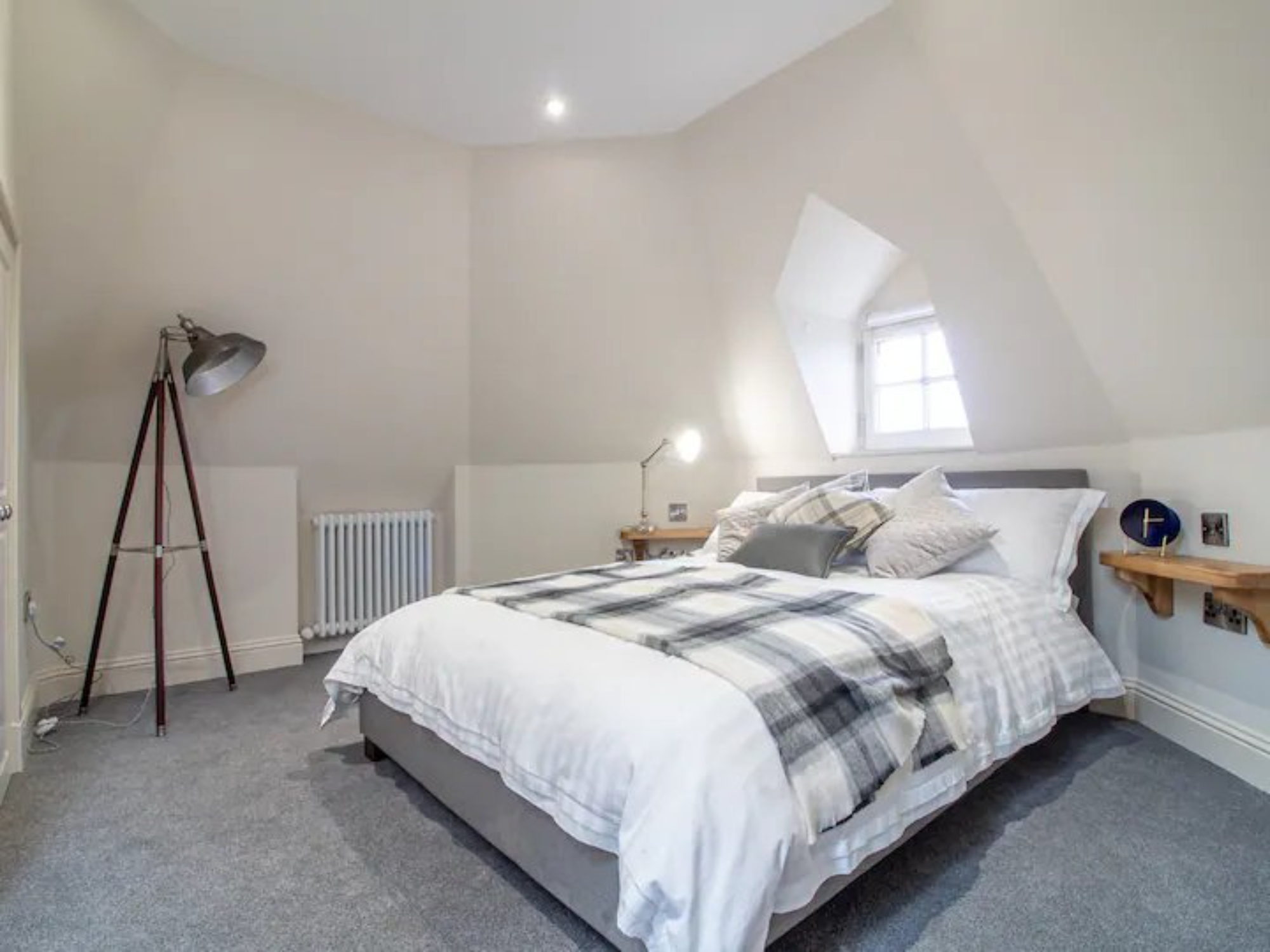 Historic Ramsay Garden Apt With Balcony Views - Pass the Keys in 5/4 Ramsay Gardens, EH1 2NA EH1 2NA - Property image 12 - VivreStays