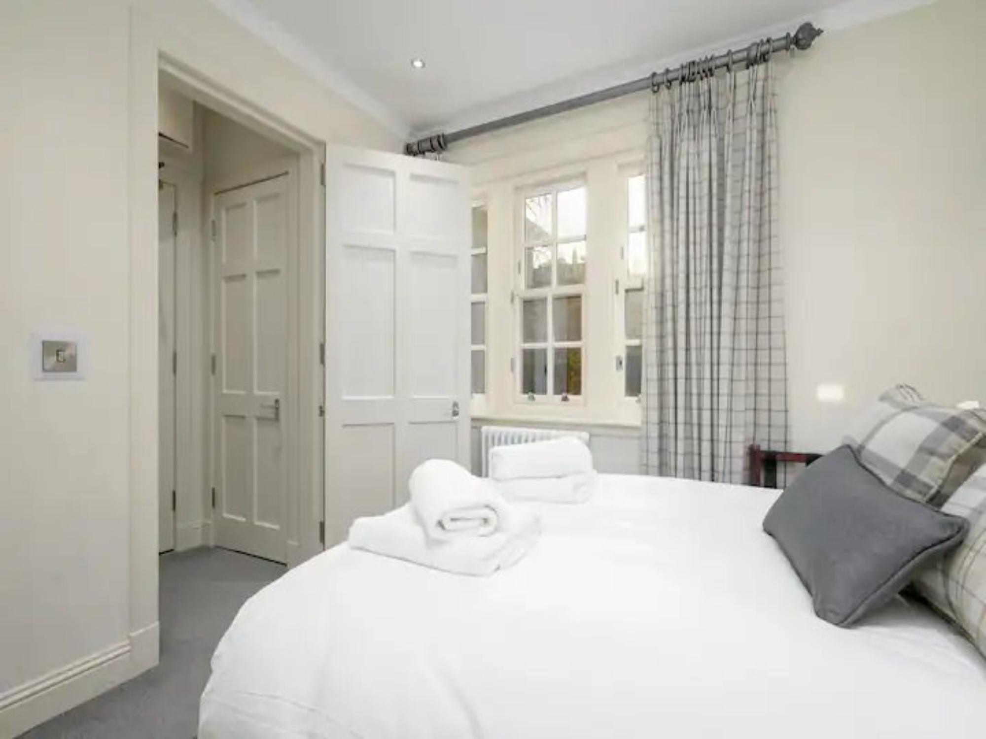 Historic Ramsay Garden Apt With Balcony Views - Pass the Keys in 5/4 Ramsay Gardens, EH1 2NA EH1 2NA - Property image 32 - VivreStays