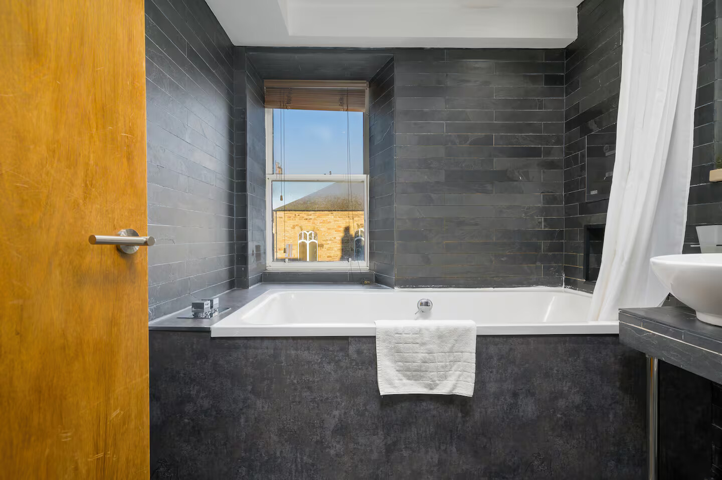 Cosy Studio Apartment - Embrace Edinburgh's Charm - Pass the Keys in 30 Flat 5 West Crosscauseway EH8 9JP - Property image 2 - VivreStays