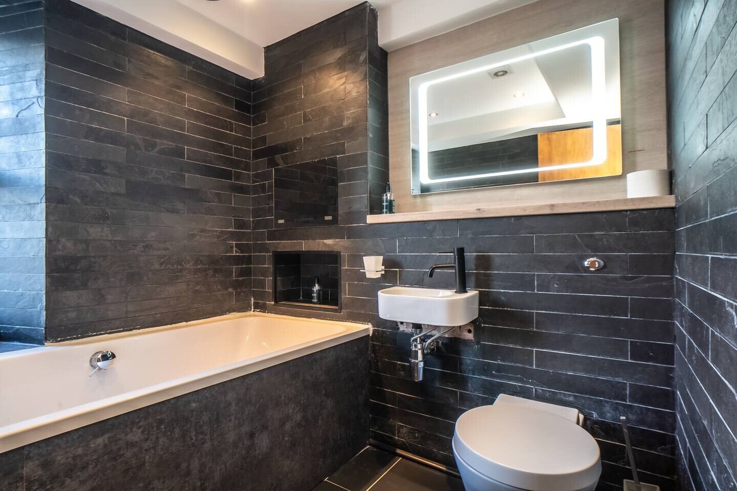 Cosy Studio Apartment - Embrace Edinburgh's Charm - Pass the Keys in 30 Flat 5 West Crosscauseway EH8 9JP - Property image 10 - VivreStays