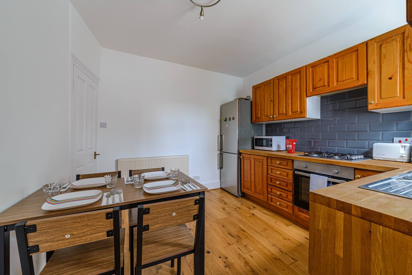 Modern Simplicity 10mins from Westfield, Stratford - Pass the Keys in 57 Janson Road E15 1TE - Property image 6 - VivreStays