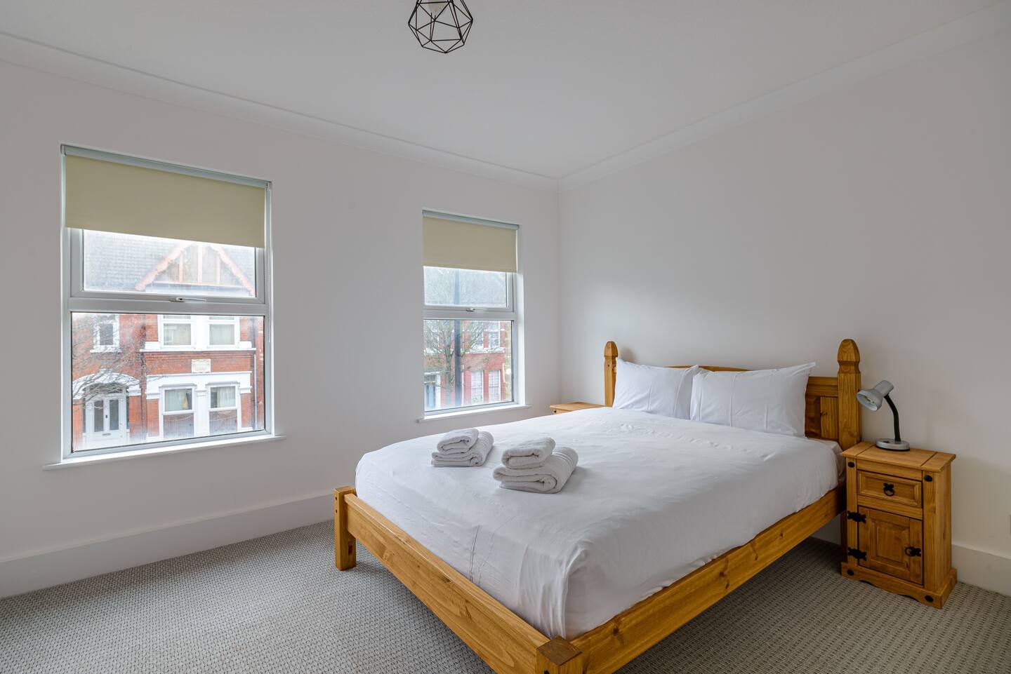 Modern Simplicity 10mins from Westfield, Stratford - Pass the Keys in 57 Janson Road E15 1TE - Property image 5 - VivreStays