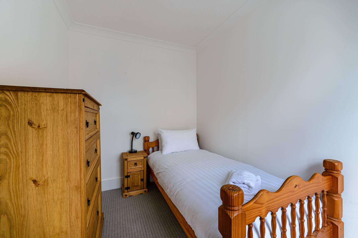 Modern Simplicity 10mins from Westfield, Stratford - Pass the Keys in 57 Janson Road E15 1TE - Property image 8 - VivreStays