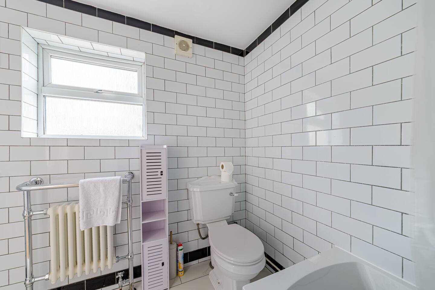 Modern Simplicity 10mins from Westfield, Stratford - Pass the Keys in 57 Janson Road E15 1TE - Property image 11 - VivreStays