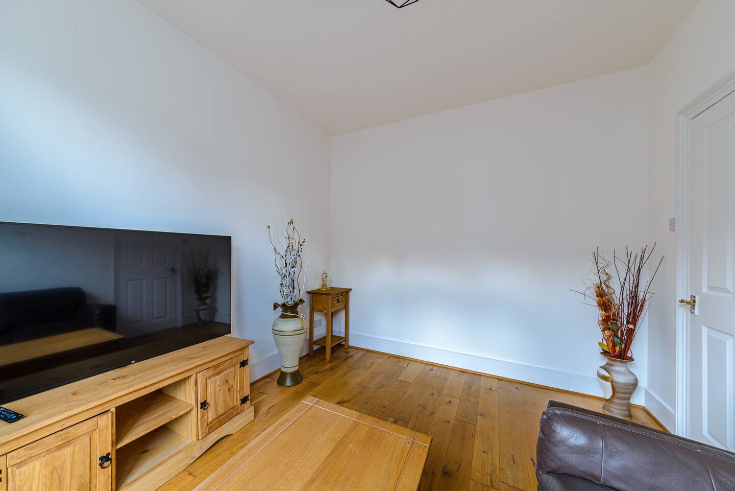 Modern Simplicity 10mins from Westfield, Stratford - Pass the Keys in 57 Janson Road E15 1TE - Property image 25 - VivreStays