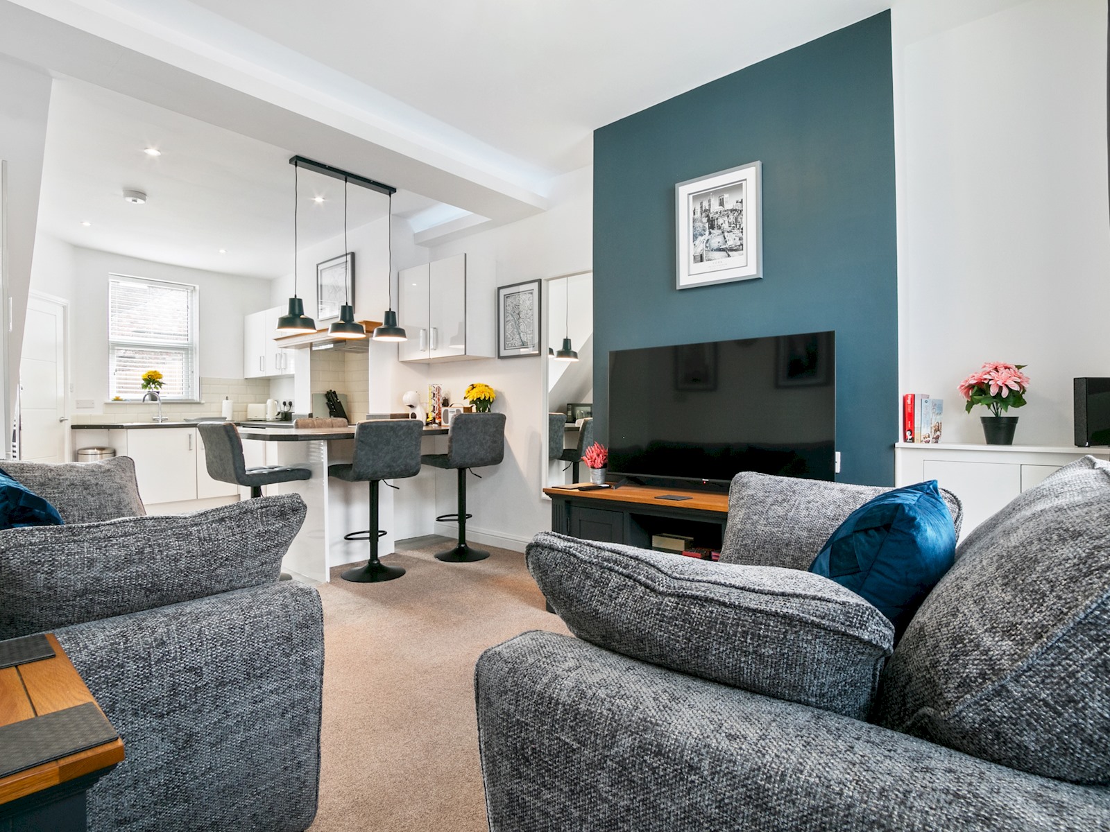 Refurbished 2 Bed Close To City - Pass The Keys serviced apartment - York - VivreStays