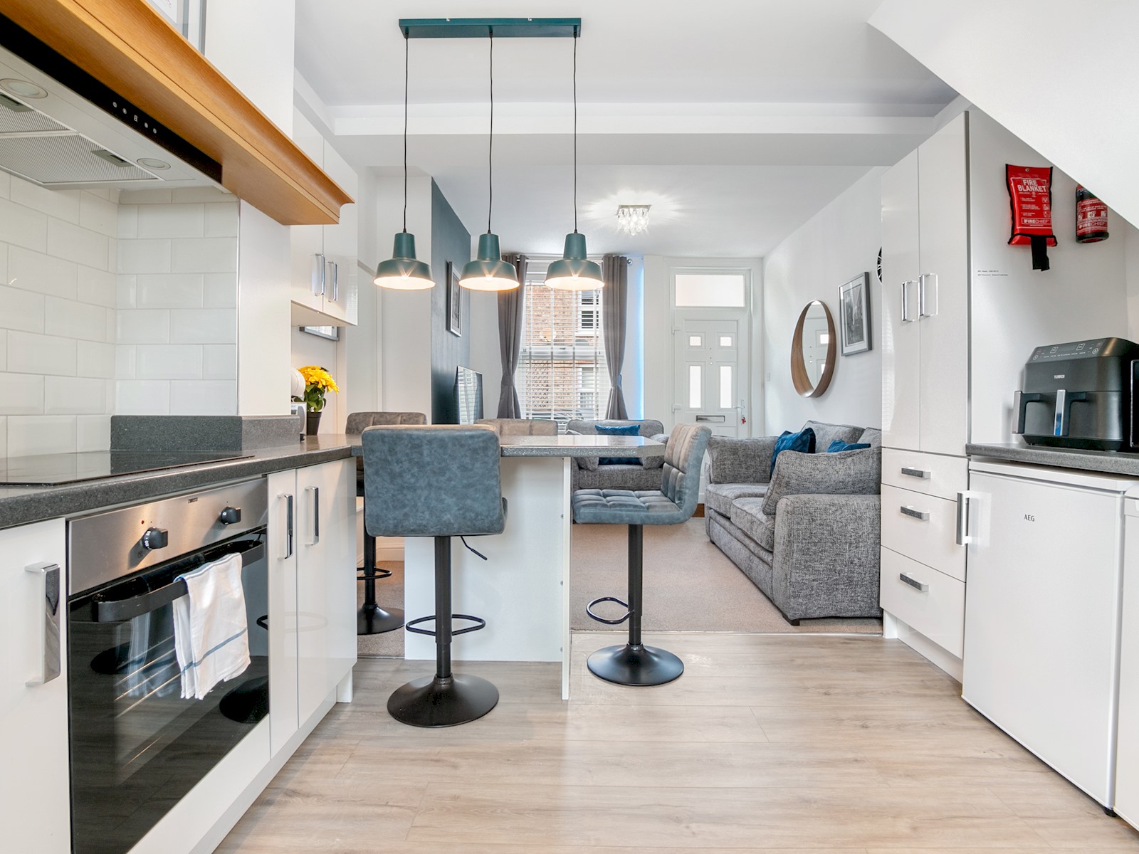 Refurbished 2 Bed Close To City - Pass The Keys in 61 Dale Street, York, YO23 1AE YO24 1AH - Property image 8 - VivreStays