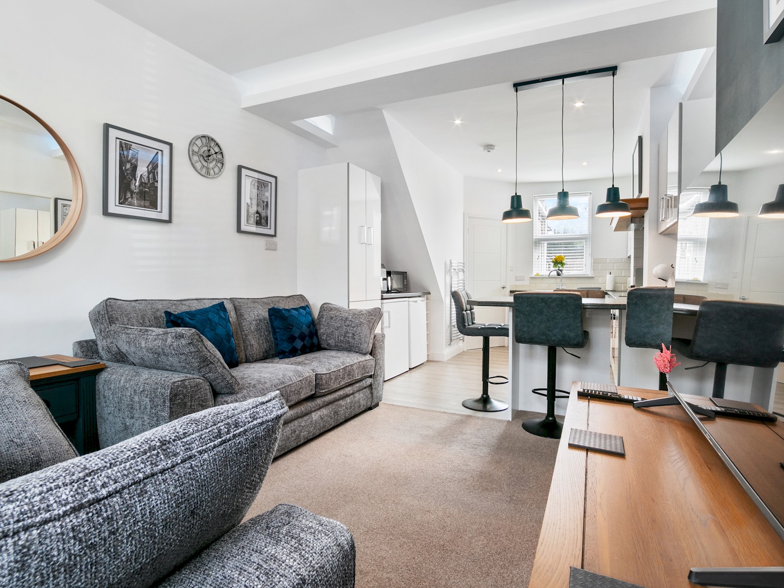 Refurbished 2 Bed Close To City - Pass The Keys in 61 Dale Street, York, YO23 1AE YO24 1AH - Property image 2 - VivreStays