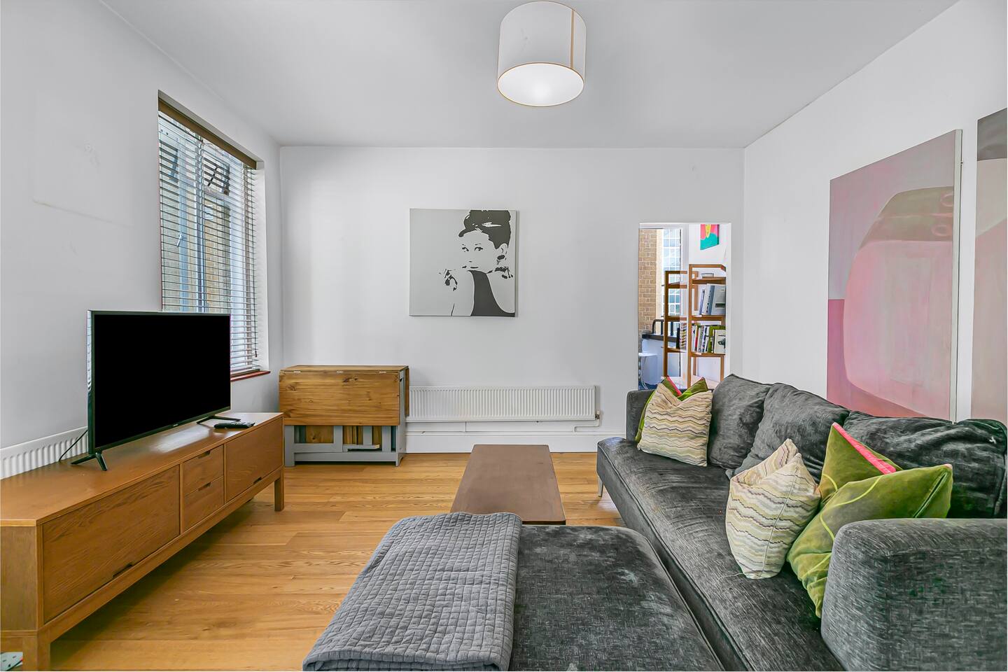Cozy flat in Beautiful Little Venice, London - Pass the Keys in 113 John Aird Court, Howley Place W2 1UZ - Property image 5 - VivreStays