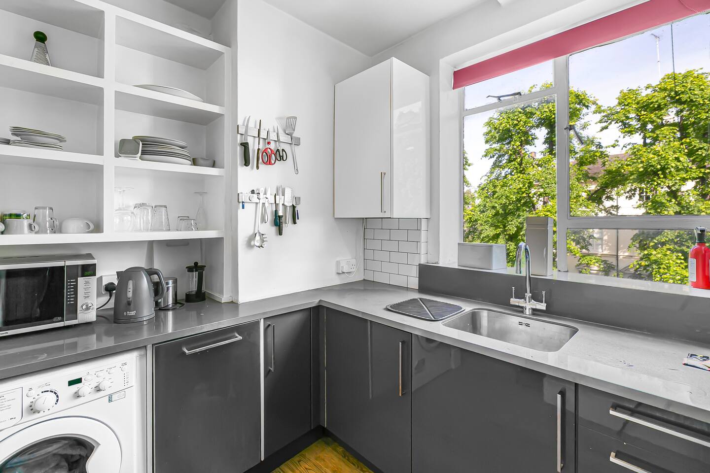 Cozy flat in Beautiful Little Venice, London - Pass the Keys in 113 John Aird Court, Howley Place W2 1UZ - Property image 7 - VivreStays