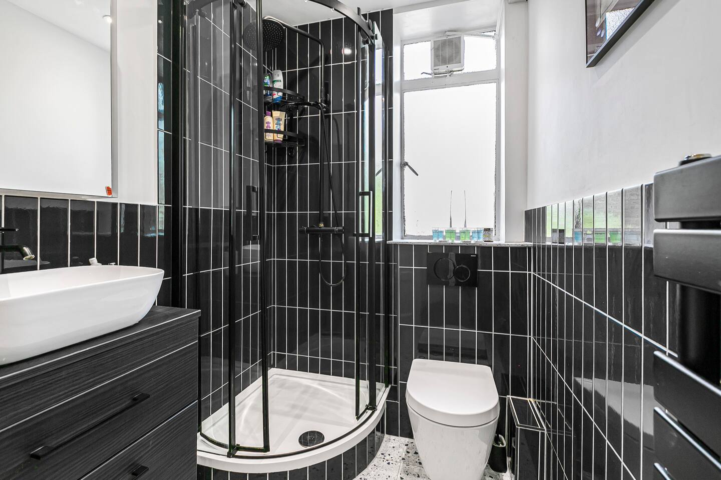 Cozy flat in Beautiful Little Venice, London - Pass the Keys in 113 John Aird Court, Howley Place W2 1UZ - Property image 9 - VivreStays