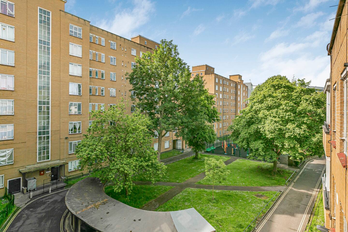 Cozy flat in Beautiful Little Venice, London - Pass the Keys in 113 John Aird Court, Howley Place W2 1UZ - Property image 11 - VivreStays
