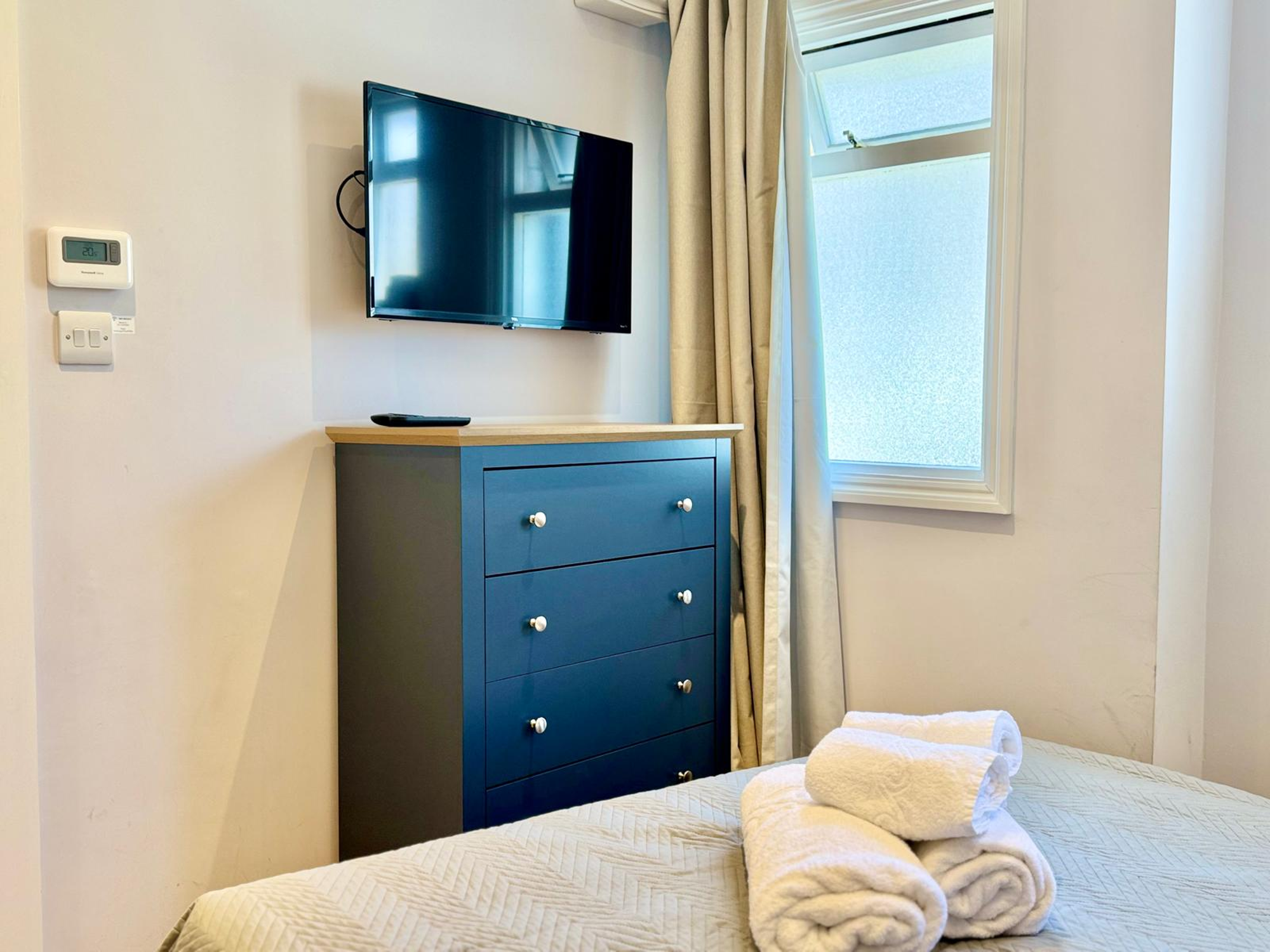 Cosy Studio Shepherd’s Bush Steps to Tube - Pass The Keys in Flat 1 (Left) - 23 Bulwer St W12 8AR - Property image 9 - VivreStays