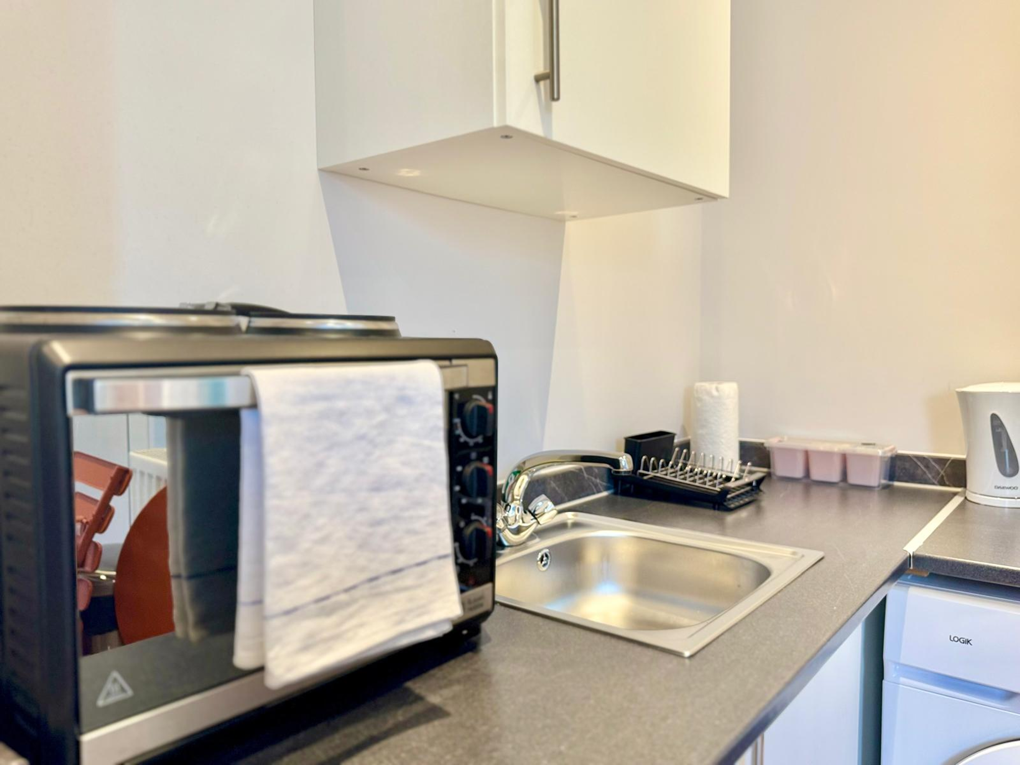 Trendy Studio Near Tube in Shepherd’s Bush Hotspot - Pass the Keys in Flat 1 (Right) - Bulwer St W12 8AR - Property image 3 - VivreStays