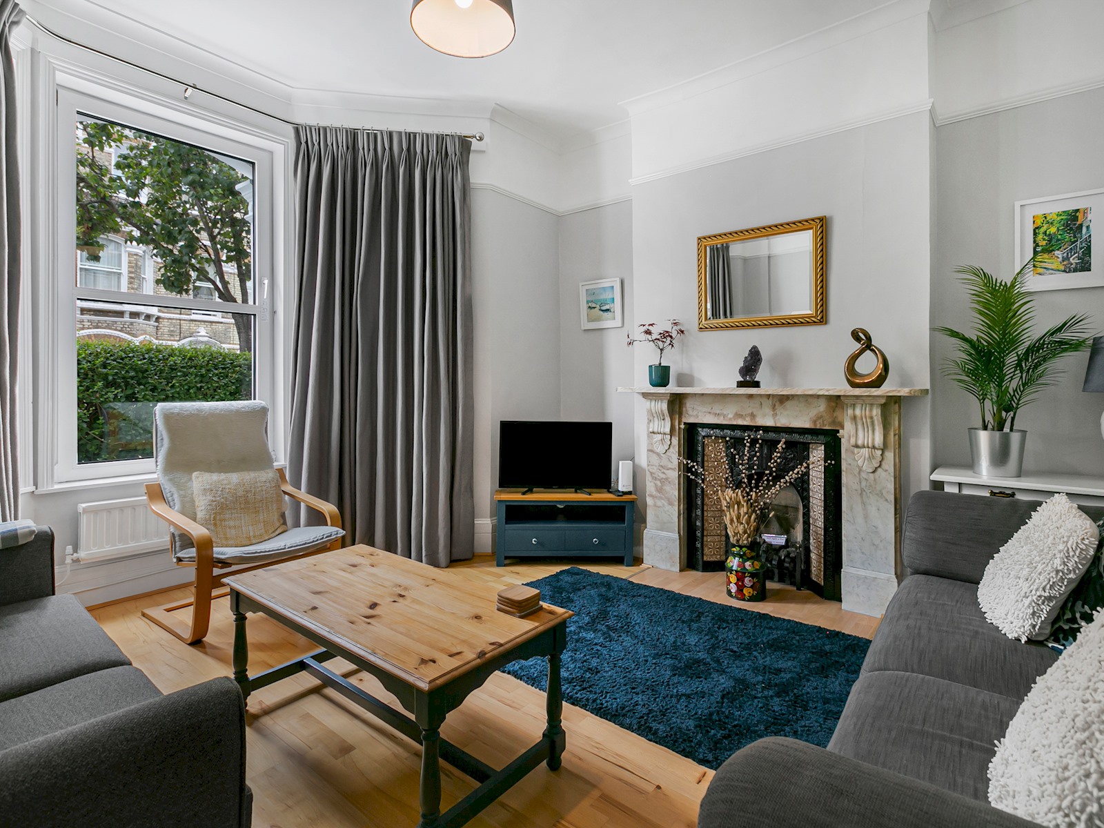 Elegant GetAway House in Vibrant Clapham Juction - Pass the Keys serviced apartment - UK - VivreStays