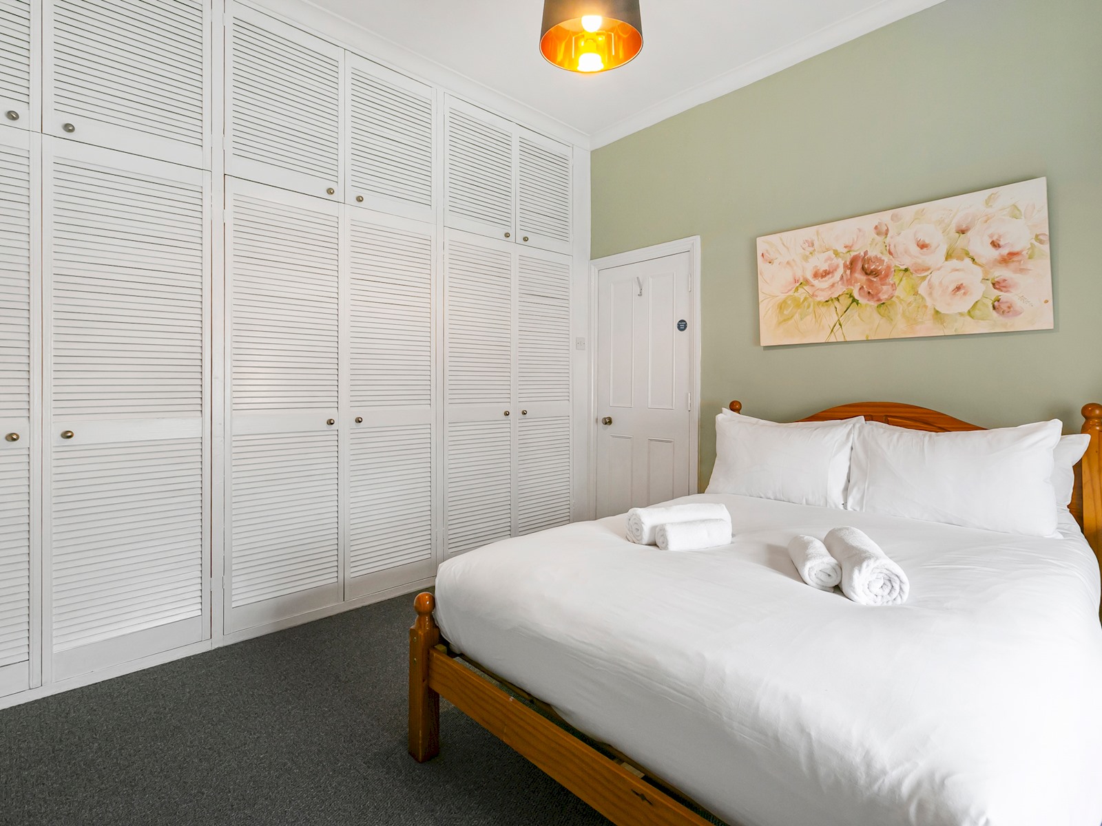Elegant GetAway House in Vibrant Clapham Juction - Pass the Keys in 21 Beauchamp Road SW11 1PG - Property image 4 - VivreStays