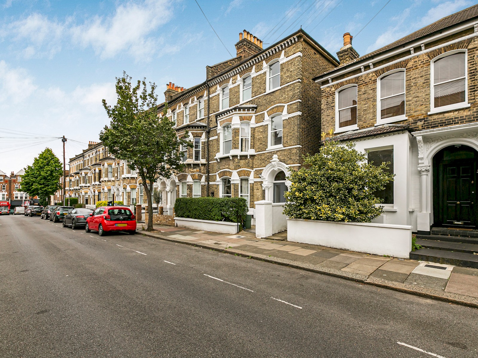 Elegant GetAway House in Vibrant Clapham Juction - Pass the Keys in 21 Beauchamp Road SW11 1PG - Property image 7 - VivreStays
