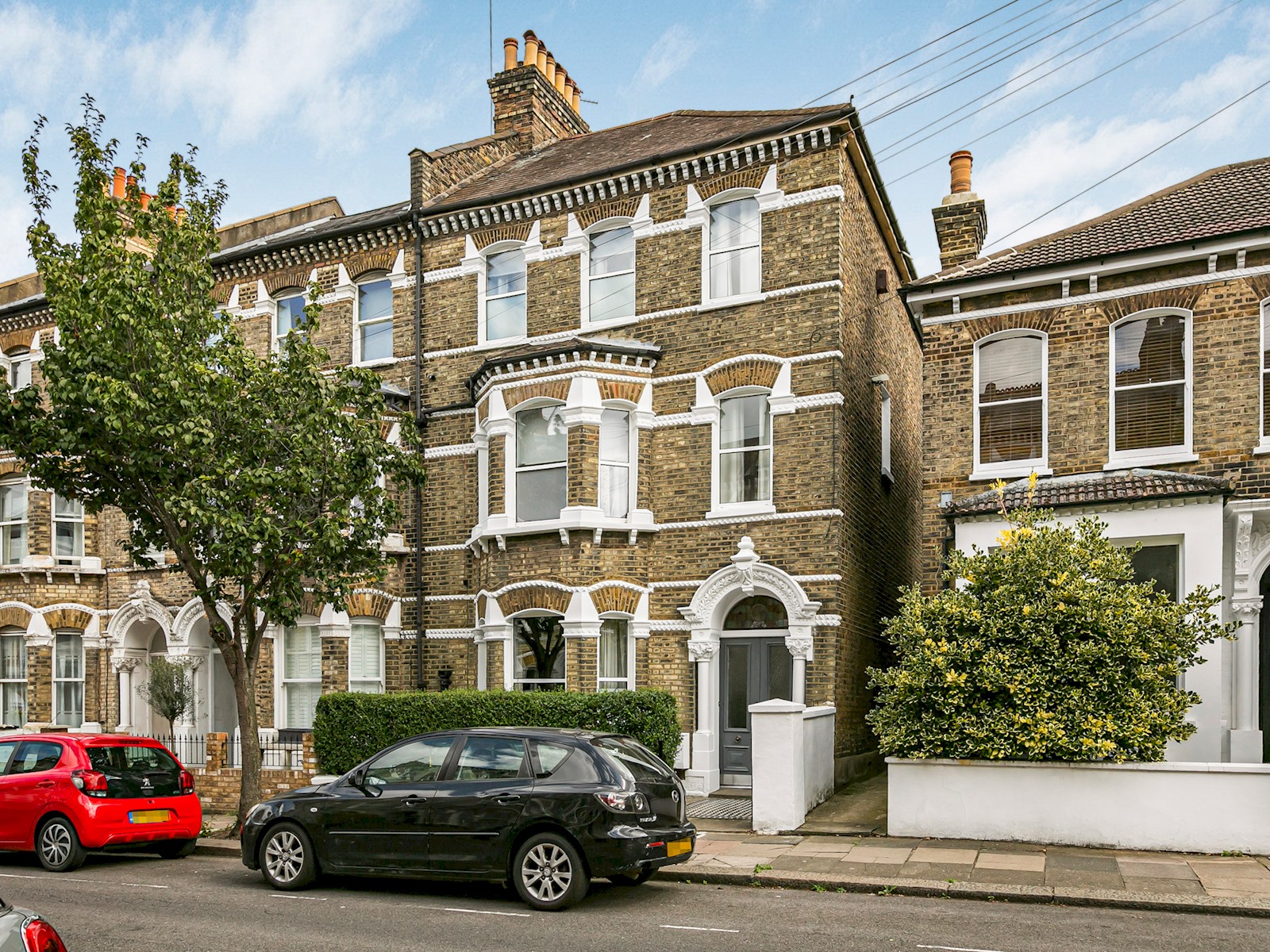 Elegant GetAway House in Vibrant Clapham Juction - Pass the Keys in 21 Beauchamp Road SW11 1PG - Property image 8 - VivreStays