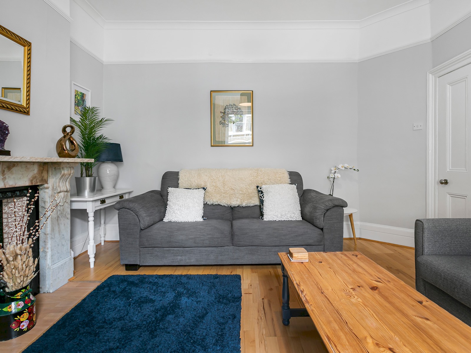 Elegant GetAway House in Vibrant Clapham Juction - Pass the Keys in 21 Beauchamp Road SW11 1PG - Property image 10 - VivreStays