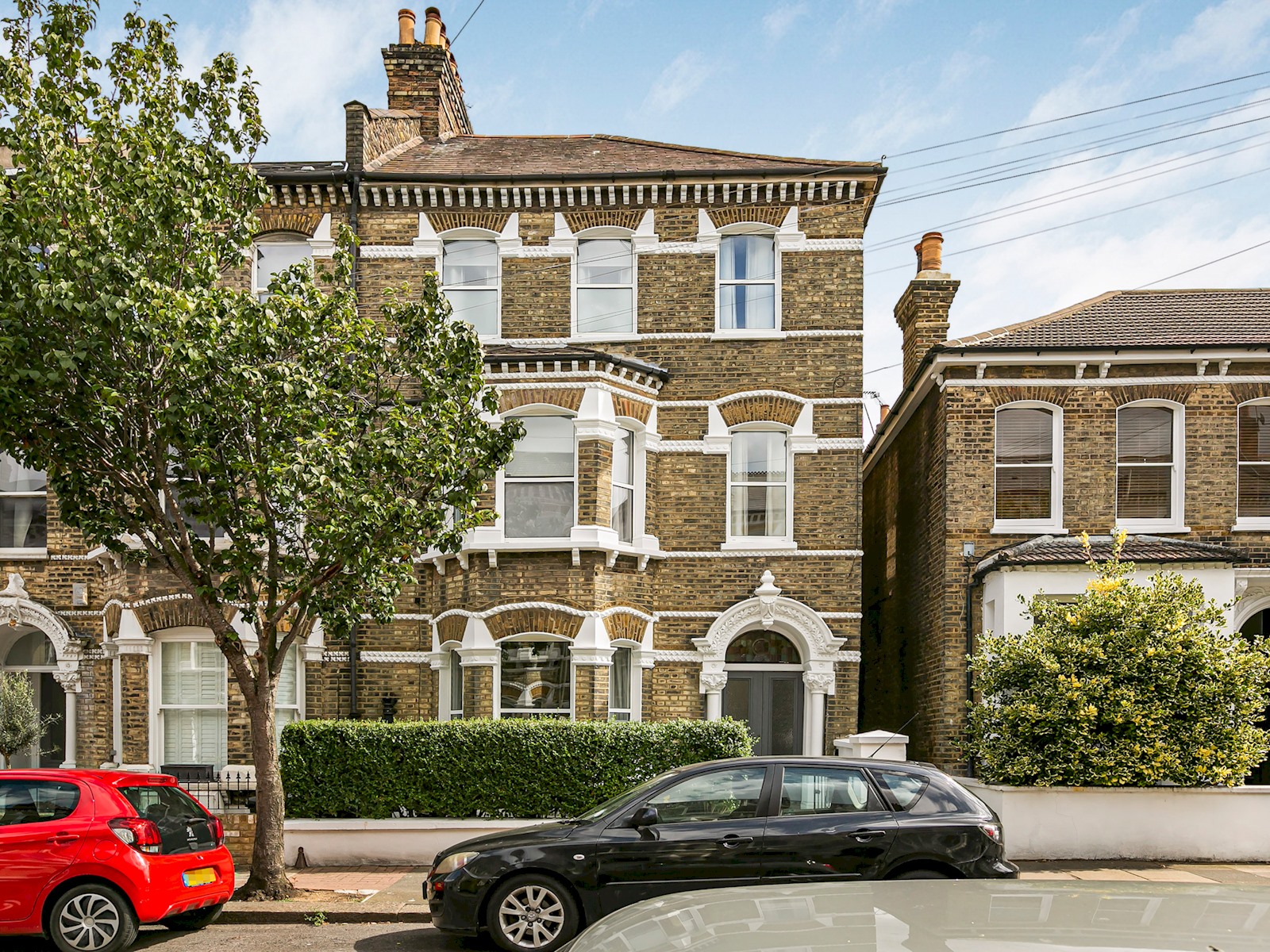 Elegant GetAway House in Vibrant Clapham Juction - Pass the Keys in 21 Beauchamp Road SW11 1PG - Property image 5 - VivreStays