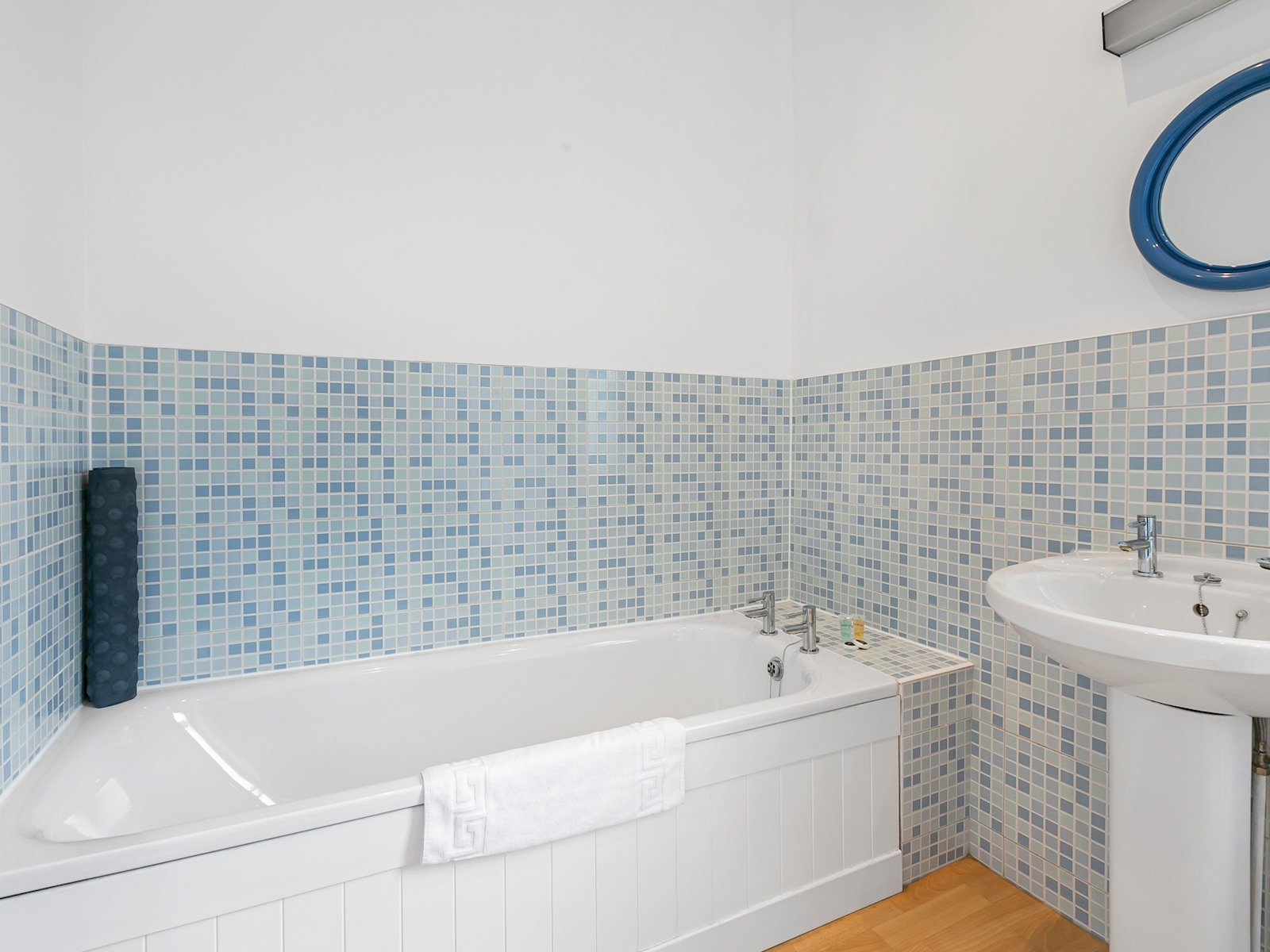 Elegant GetAway House in Vibrant Clapham Juction - Pass the Keys in 21 Beauchamp Road SW11 1PG - Property image 16 - VivreStays