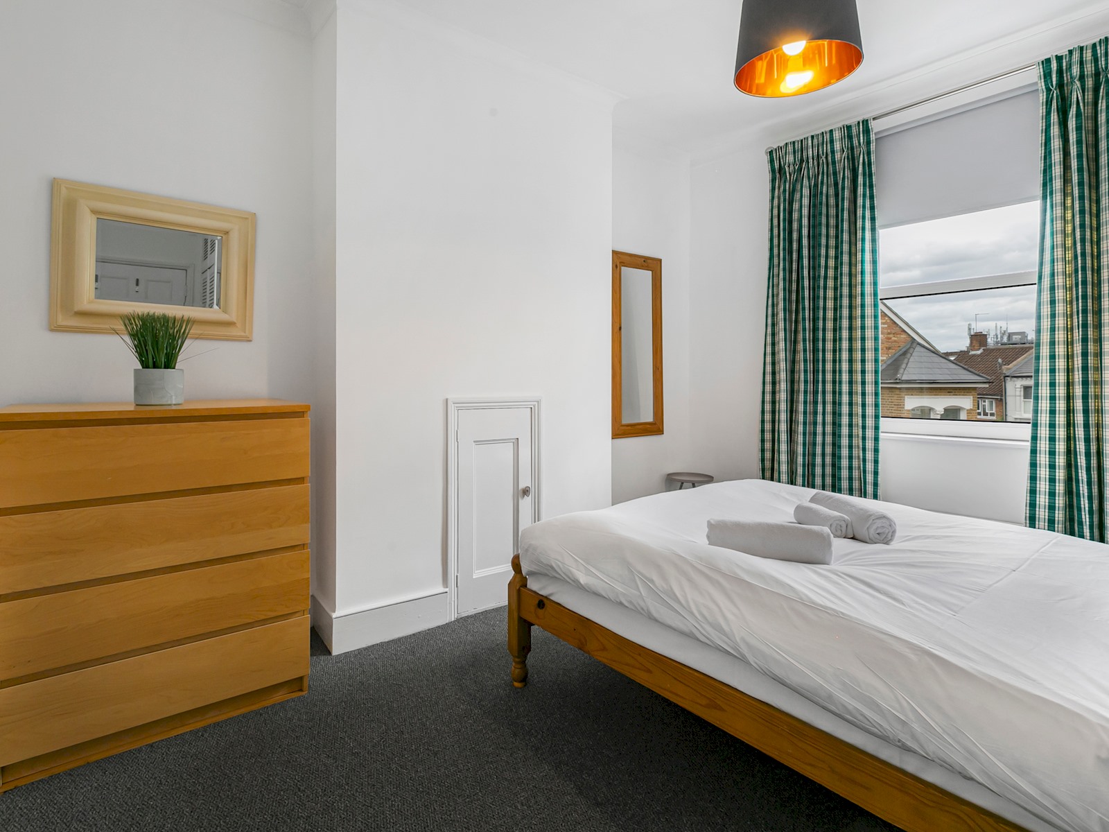 Elegant GetAway House in Vibrant Clapham Juction - Pass the Keys in 21 Beauchamp Road SW11 1PG - Property image 17 - VivreStays