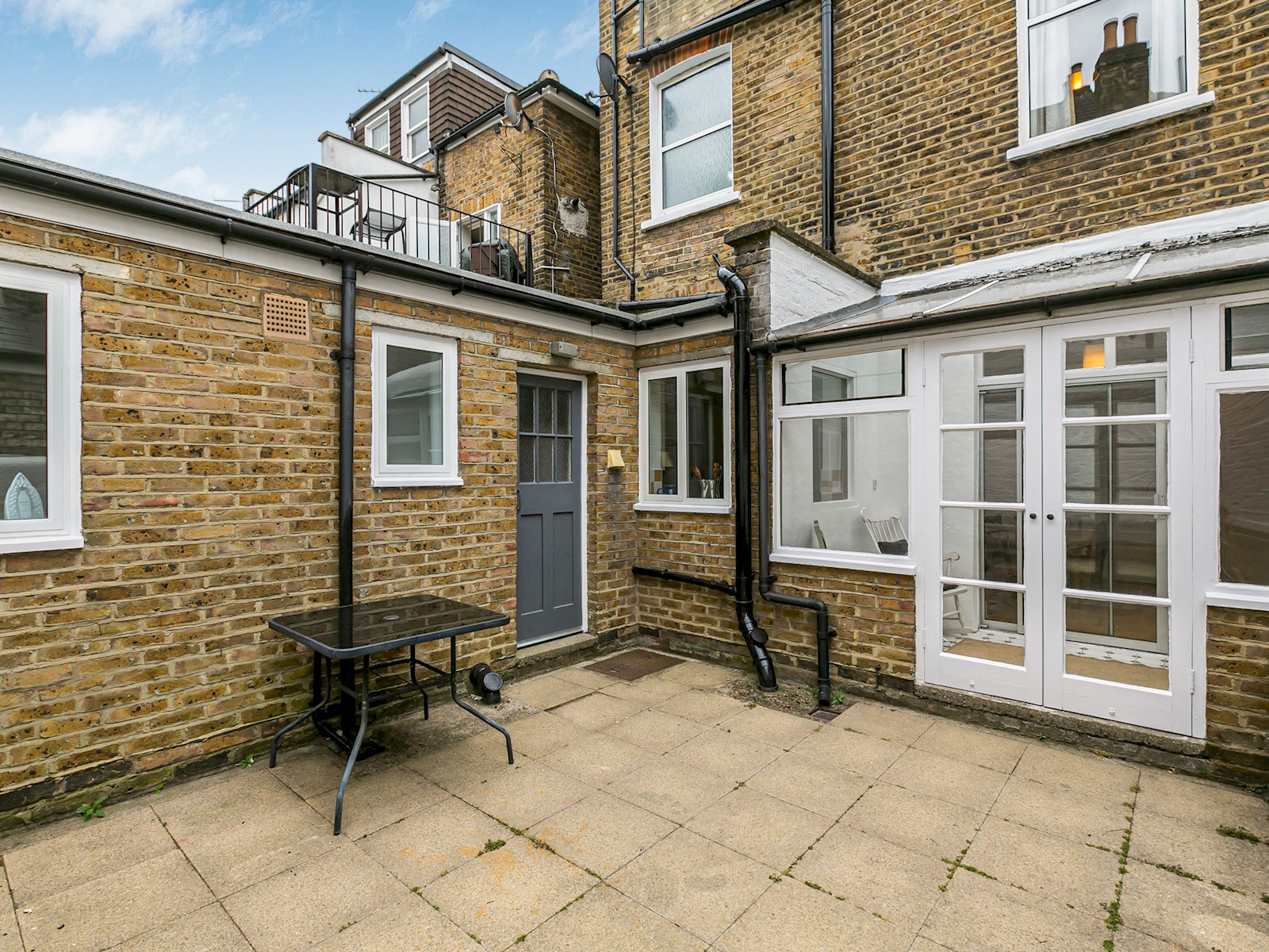 Elegant GetAway House in Vibrant Clapham Juction - Pass the Keys in 21 Beauchamp Road SW11 1PG - Property image 13 - VivreStays