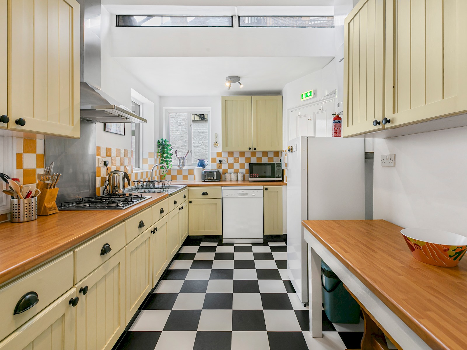 Elegant GetAway House in Vibrant Clapham Juction - Pass the Keys in 21 Beauchamp Road SW11 1PG - Property image 34 - VivreStays
