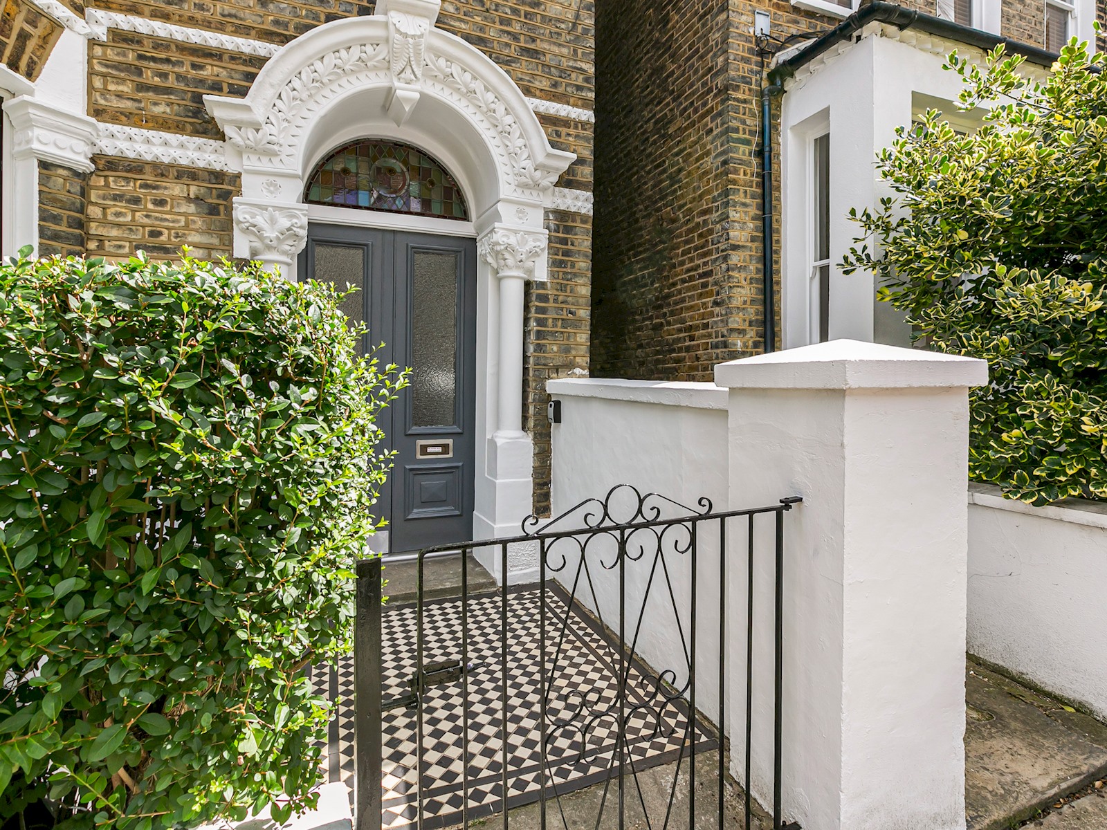 Elegant GetAway House in Vibrant Clapham Juction - Pass the Keys in 21 Beauchamp Road SW11 1PG - Property image 41 - VivreStays