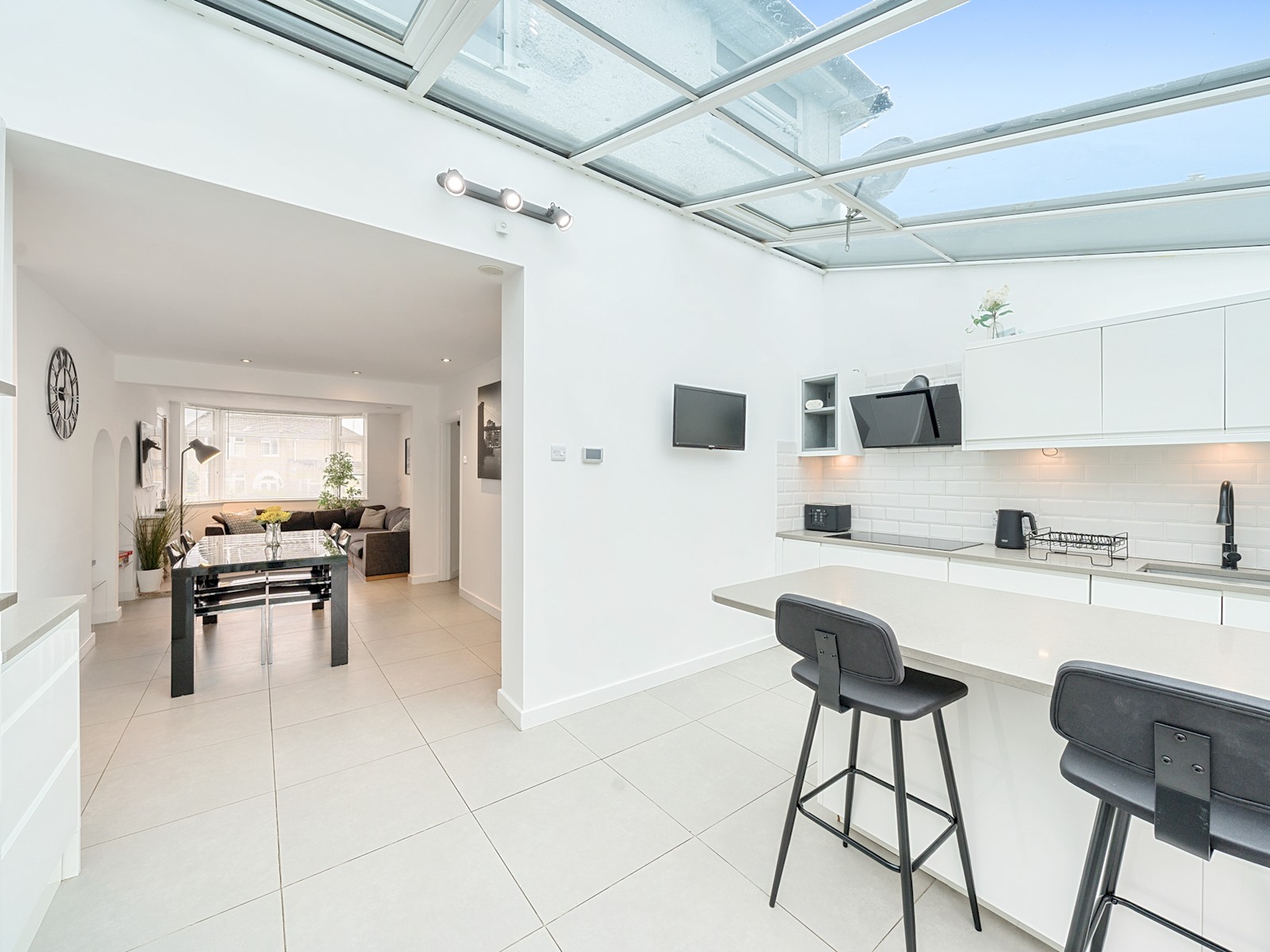 Modern 4 Bed inc. Garden Room & Parking - Oxford - Pass the Keys serviced apartment - UK - VivreStays