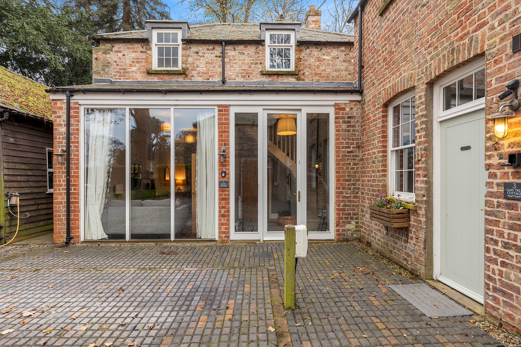 No. 1 - Laurel Cottage - Pass the Keys in 1 Middlethorpe Cottages, Middlethorpe YO23 2GB - Property image 7 - VivreStays