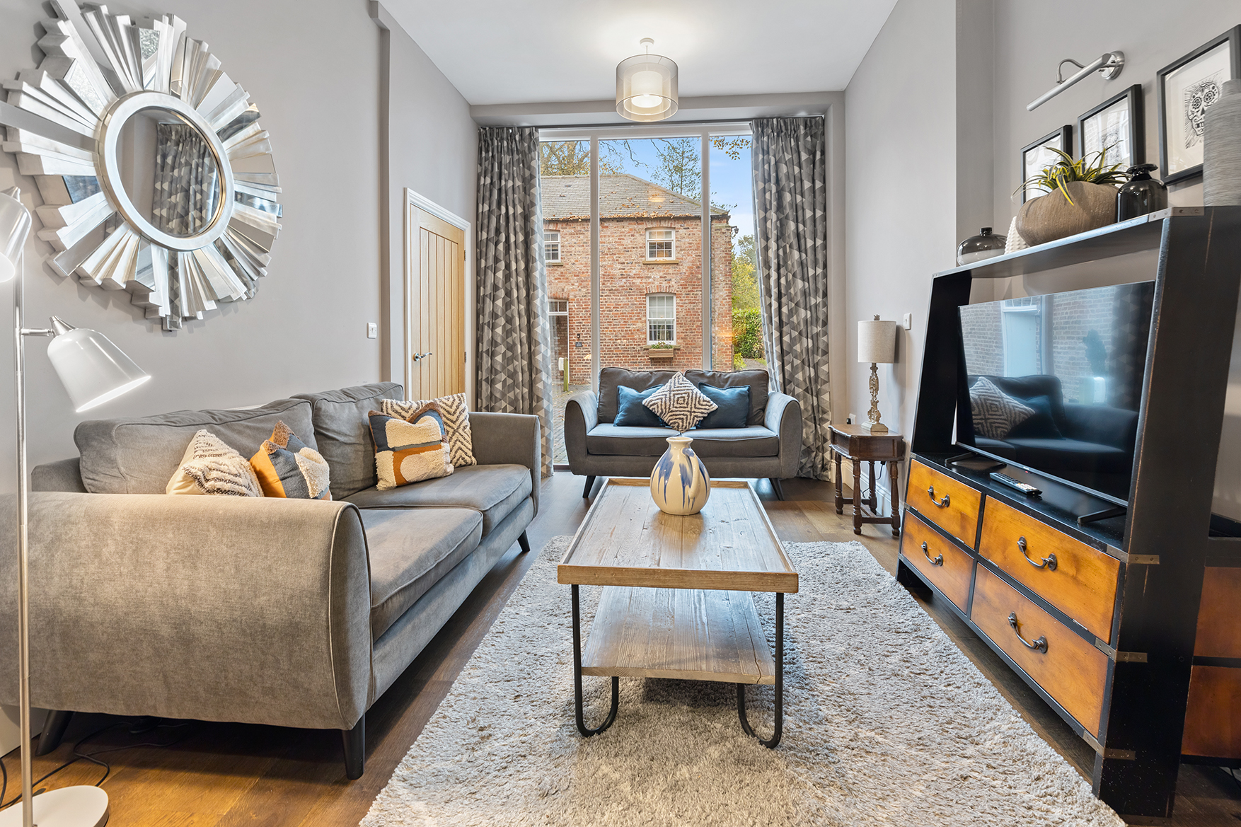 No. 1 - Laurel Cottage - Pass the Keys in 1 Middlethorpe Cottages, Middlethorpe YO23 2GB - Property image 2 - VivreStays