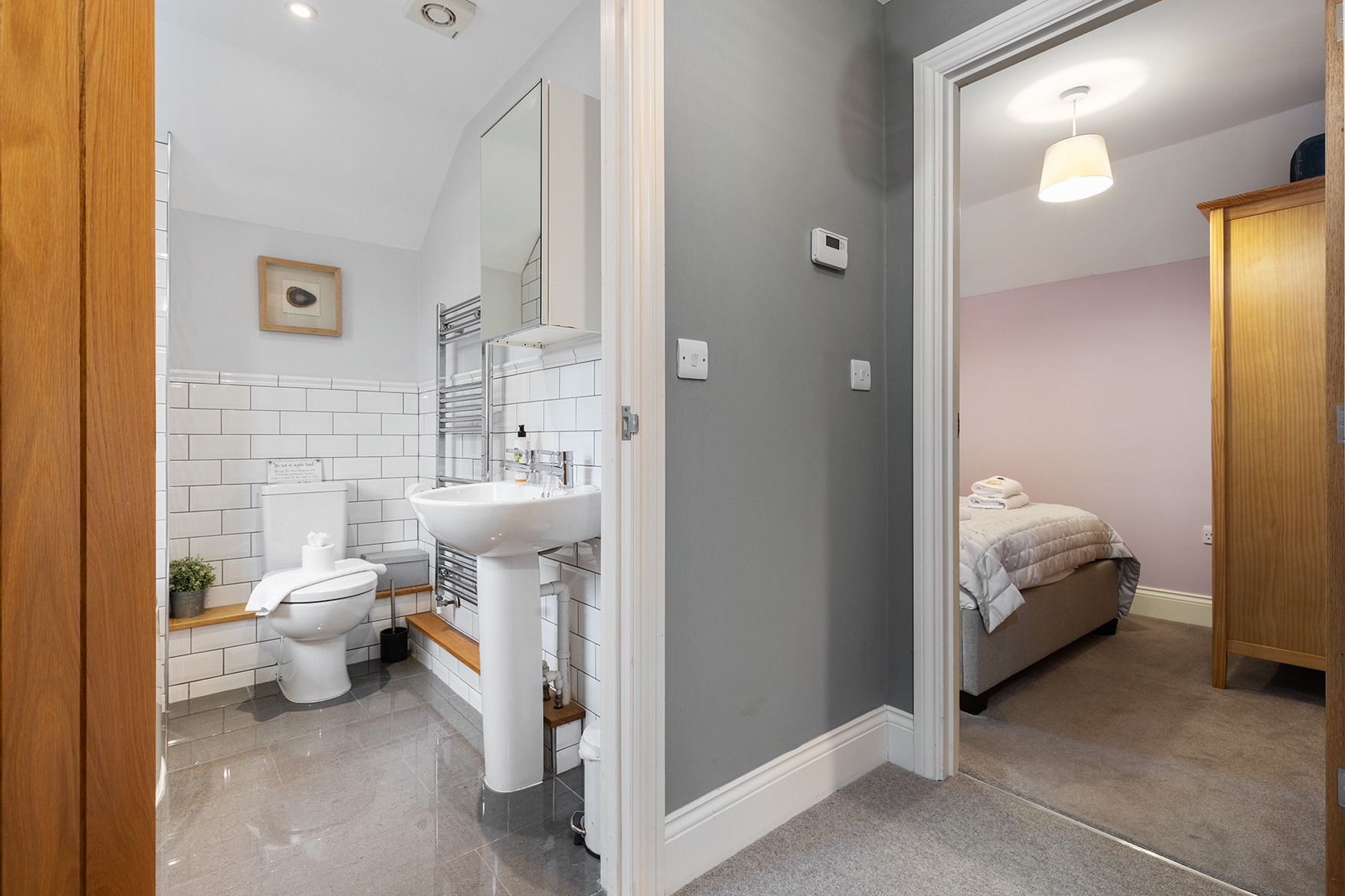 No. 1 - Laurel Cottage - Pass the Keys in 1 Middlethorpe Cottages, Middlethorpe YO23 2GB - Property image 18 - VivreStays
