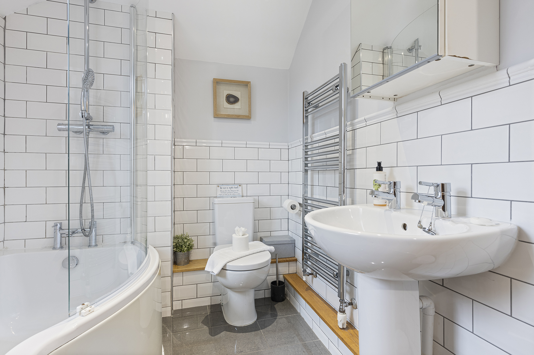 No. 1 - Laurel Cottage - Pass the Keys in 1 Middlethorpe Cottages, Middlethorpe YO23 2GB - Property image 19 - VivreStays