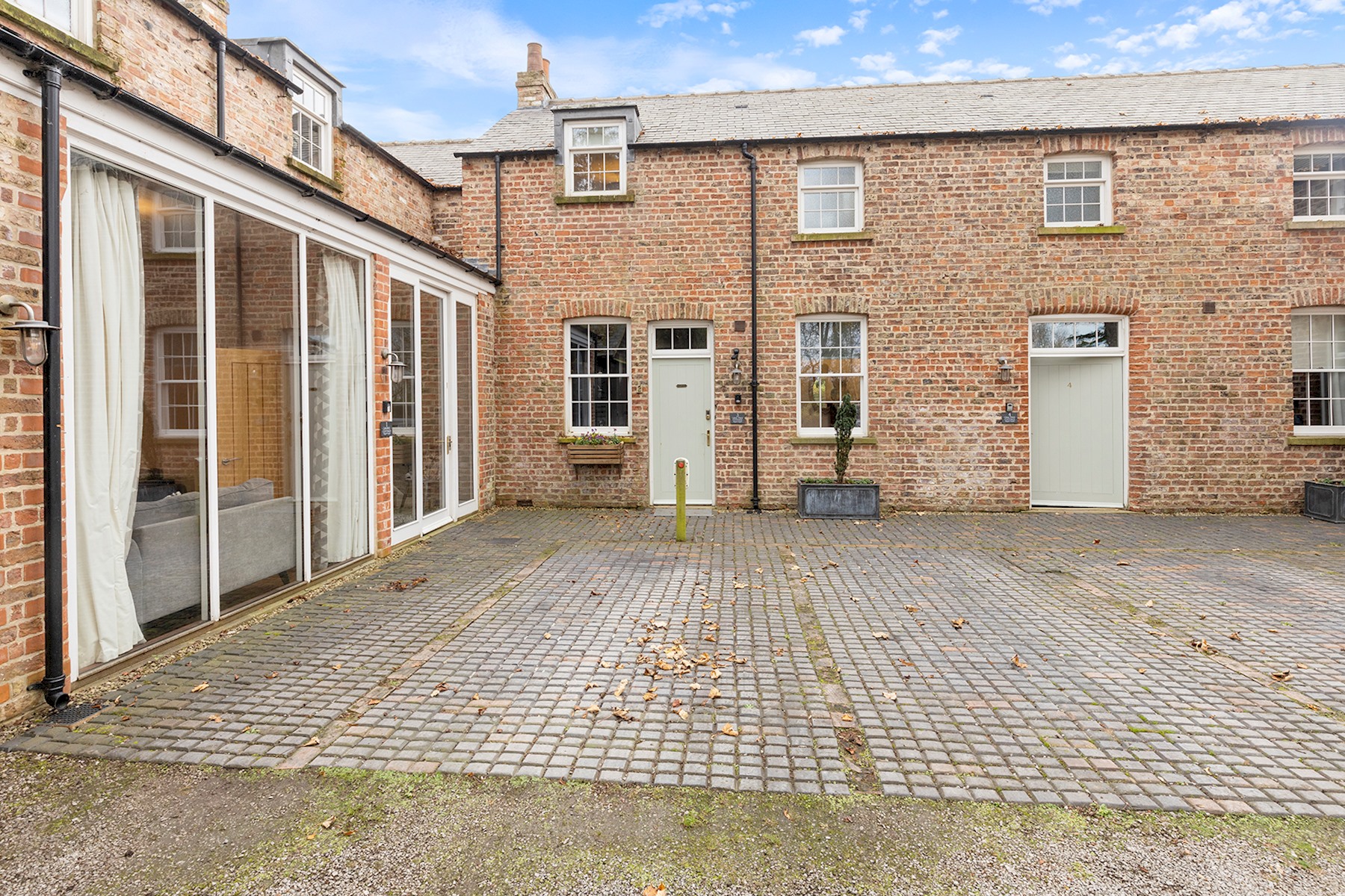 No. 3 - Lime Tree Cottage - Pass the Keys in 3 Middlethorpe Cottages, Middlethorpe, York YO23 2QB - Property image 6 - VivreStays