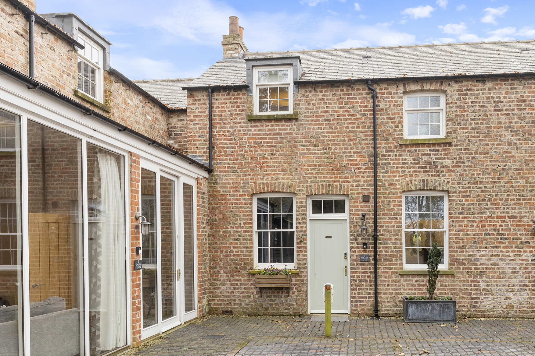 No. 3 - Lime Tree Cottage - Pass the Keys in 3 Middlethorpe Cottages, Middlethorpe, York YO23 2QB - Property image 9 - VivreStays