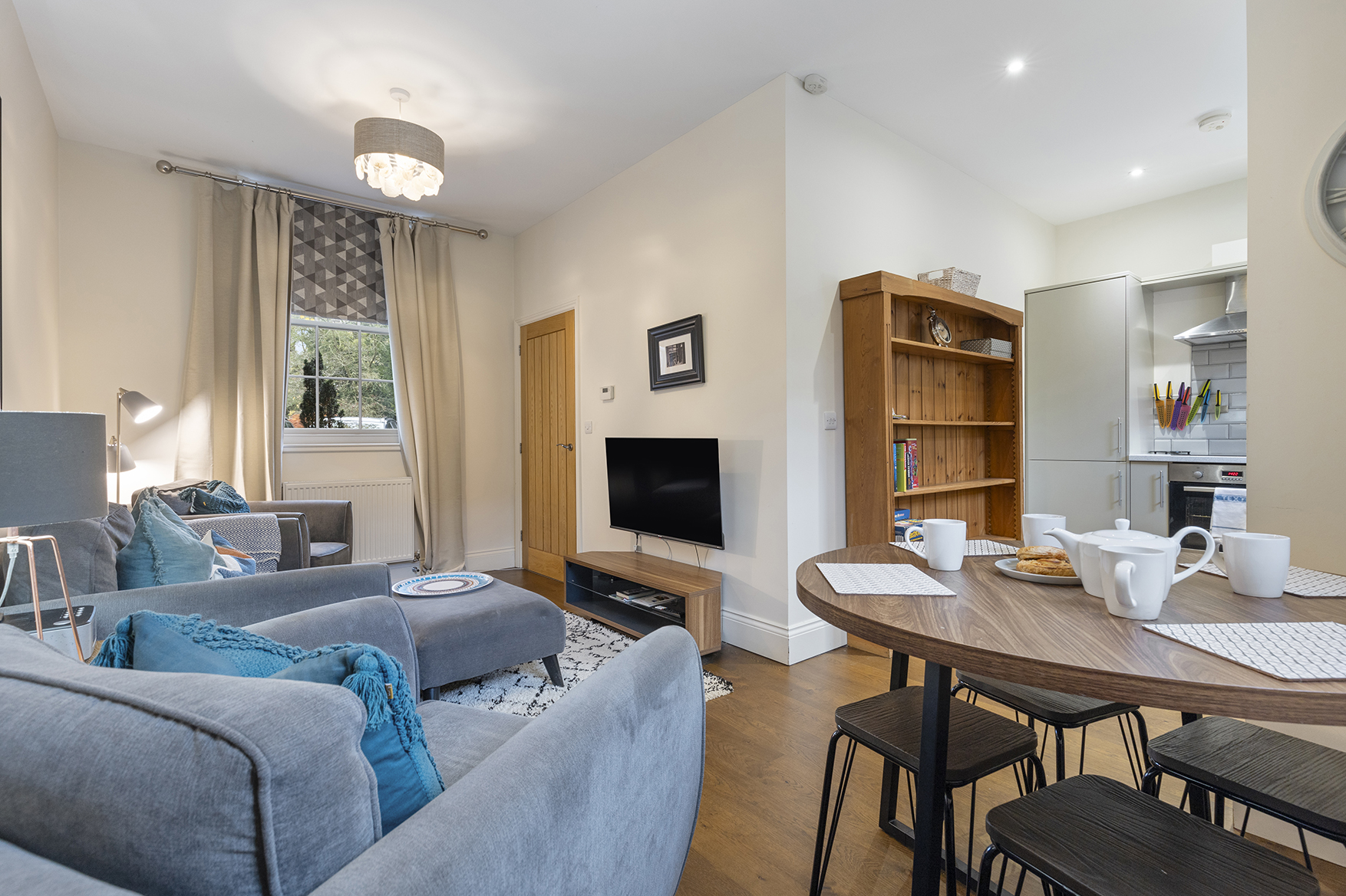 No. 4 - Oak Tree Cottage - Pass the Keys in 4 Middlethorpe Cottages, Middlethorpe, York, YO23 2QB - Property image 11 - VivreStays