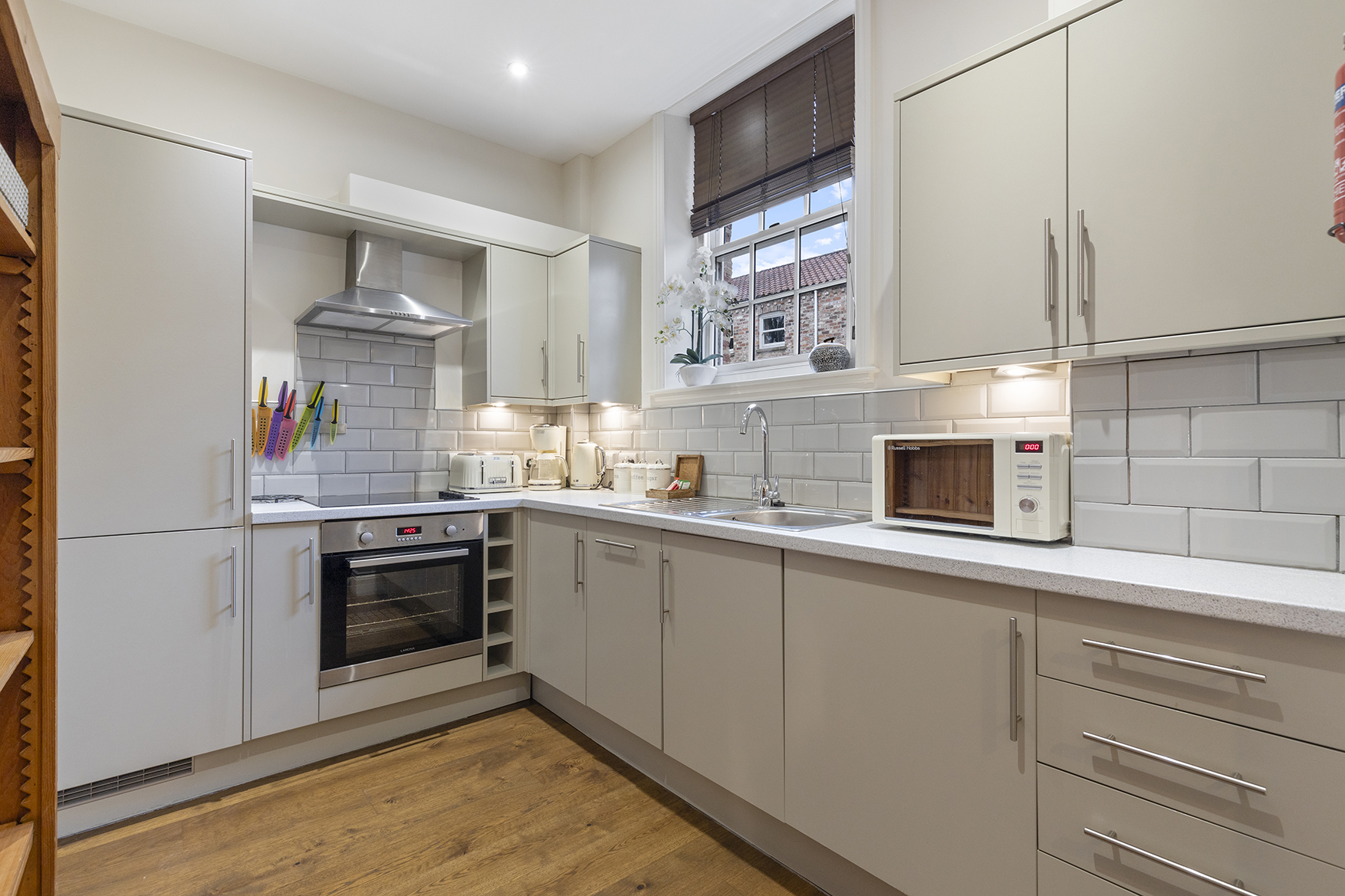 No. 4 - Oak Tree Cottage - Pass the Keys in 4 Middlethorpe Cottages, Middlethorpe, York, YO23 2QB - Property image 12 - VivreStays