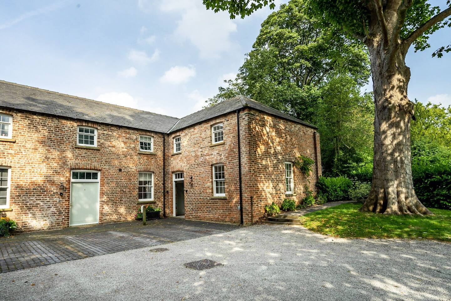 No. 5 - Chestnut Cottage - Pass the Keys in 5 Middlethorpe Cottages, Middlethorpe, York YO23 2QB - Property image 13 - VivreStays