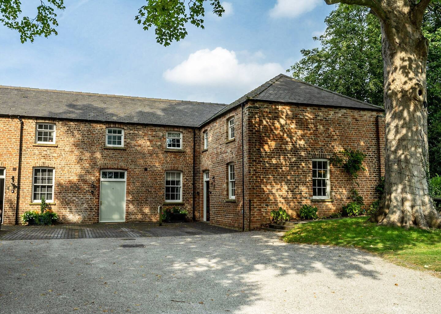 No. 5 - Chestnut Cottage - Pass the Keys in 5 Middlethorpe Cottages, Middlethorpe, York YO23 2QB - Property image 7 - VivreStays
