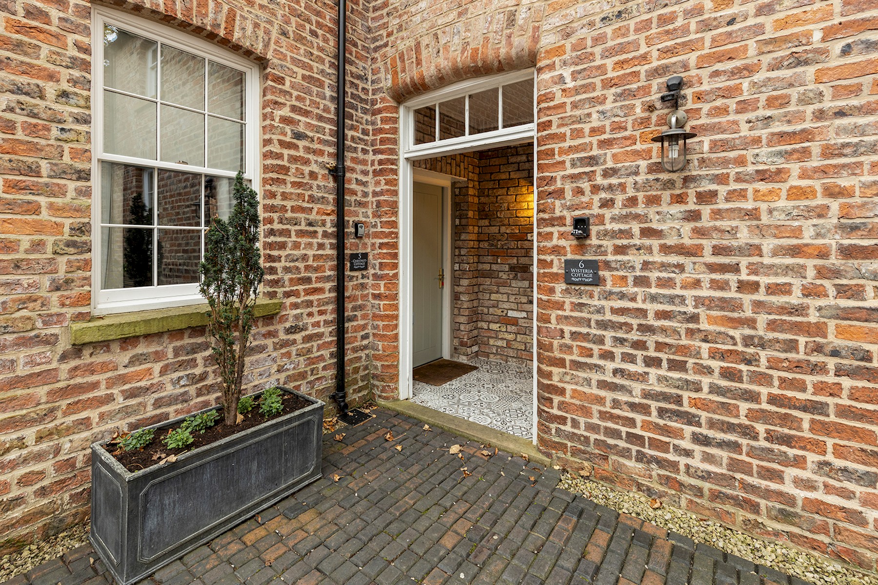 No. 5 - Chestnut Cottage - Pass the Keys in 5 Middlethorpe Cottages, Middlethorpe, York YO23 2QB - Property image 16 - VivreStays