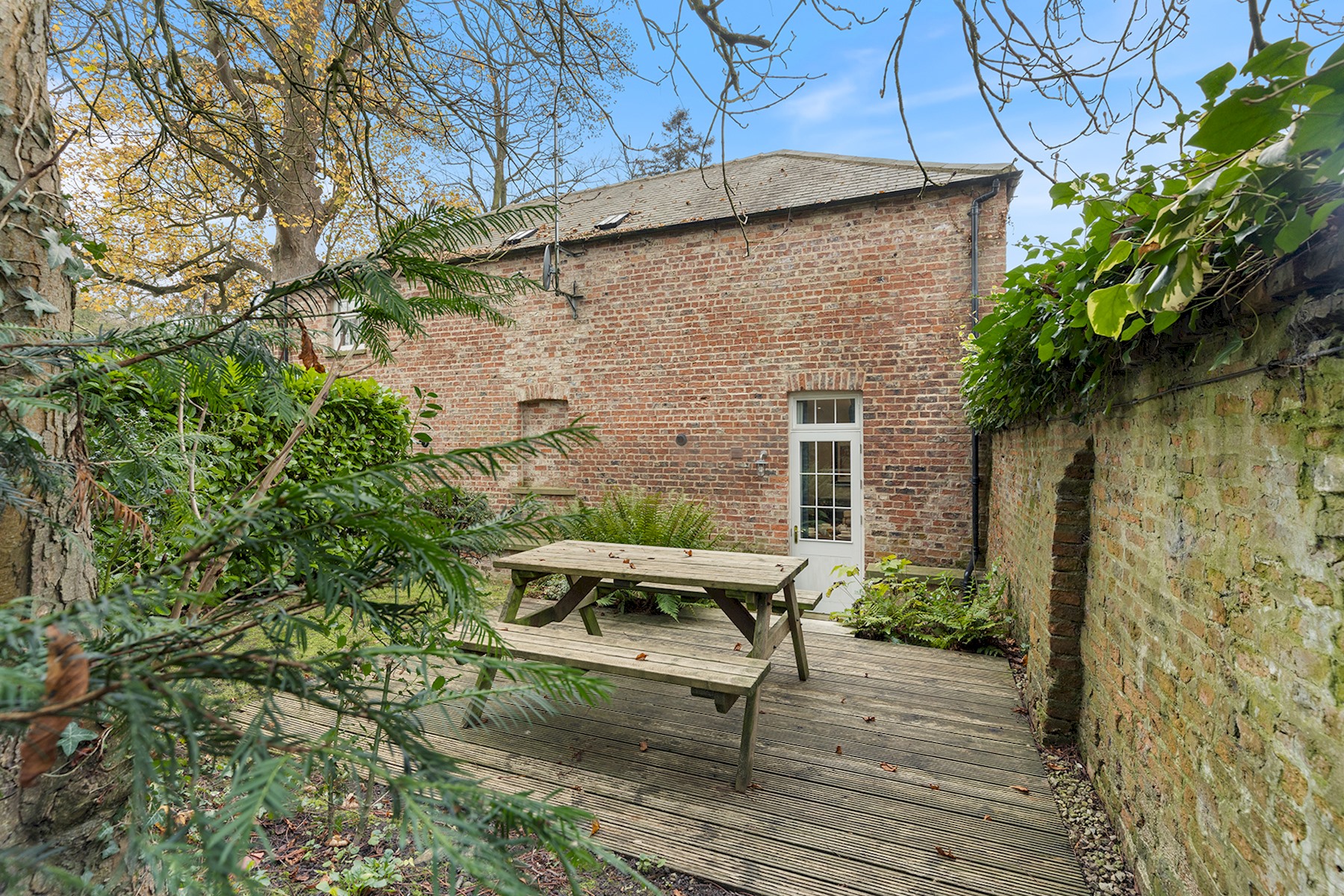 No. 5 - Chestnut Cottage - Pass the Keys in 5 Middlethorpe Cottages, Middlethorpe, York YO23 2QB - Property image 22 - VivreStays