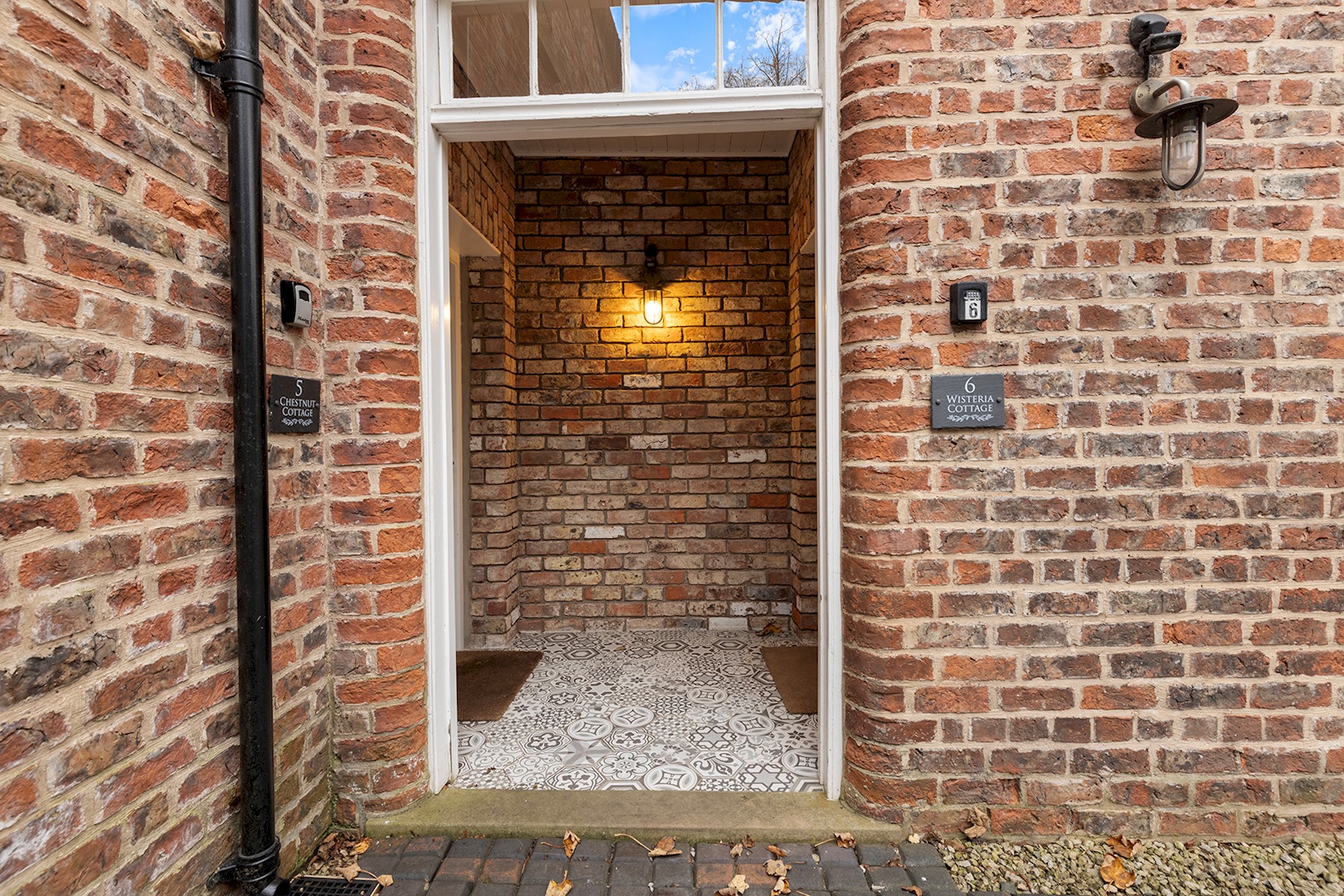 No. 6 - Wisteria Cottage - Pass the Keys in 6 Middlethorpe Cottages, Middlethorpe, York, YO23 2QB - Property image 8 - VivreStays