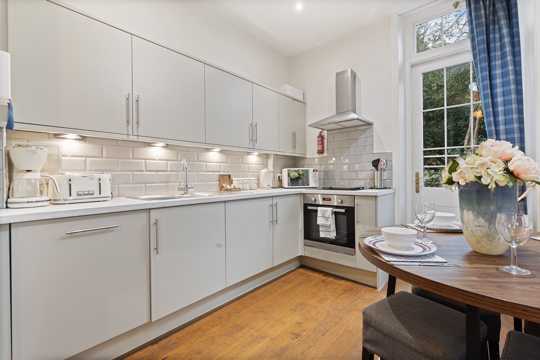 No. 6 - Wisteria Cottage - Pass the Keys in 6 Middlethorpe Cottages, Middlethorpe, York, YO23 2QB - Property image 12 - VivreStays